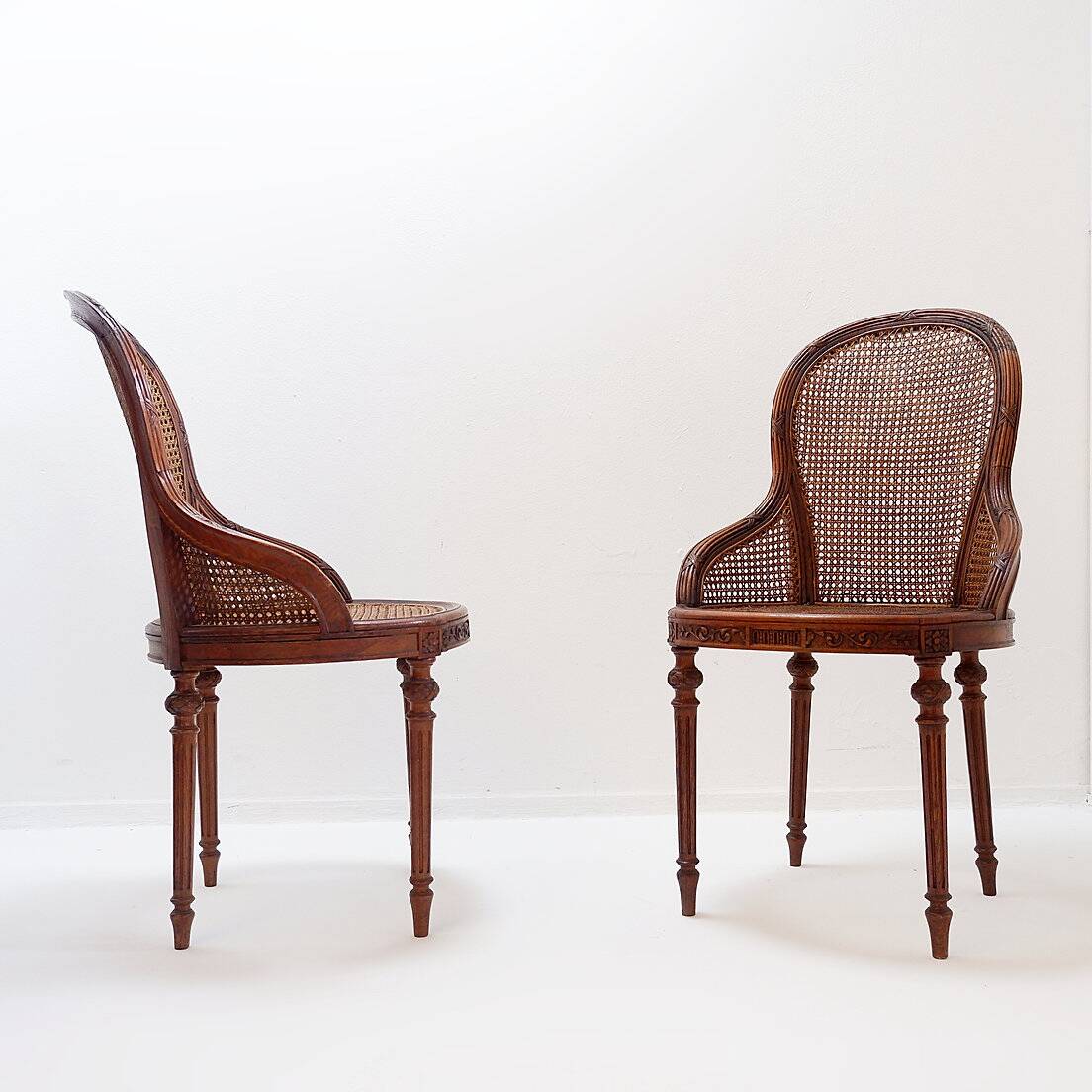 Pair of mahogany armchairs, Louis XVI style – Early 20th century