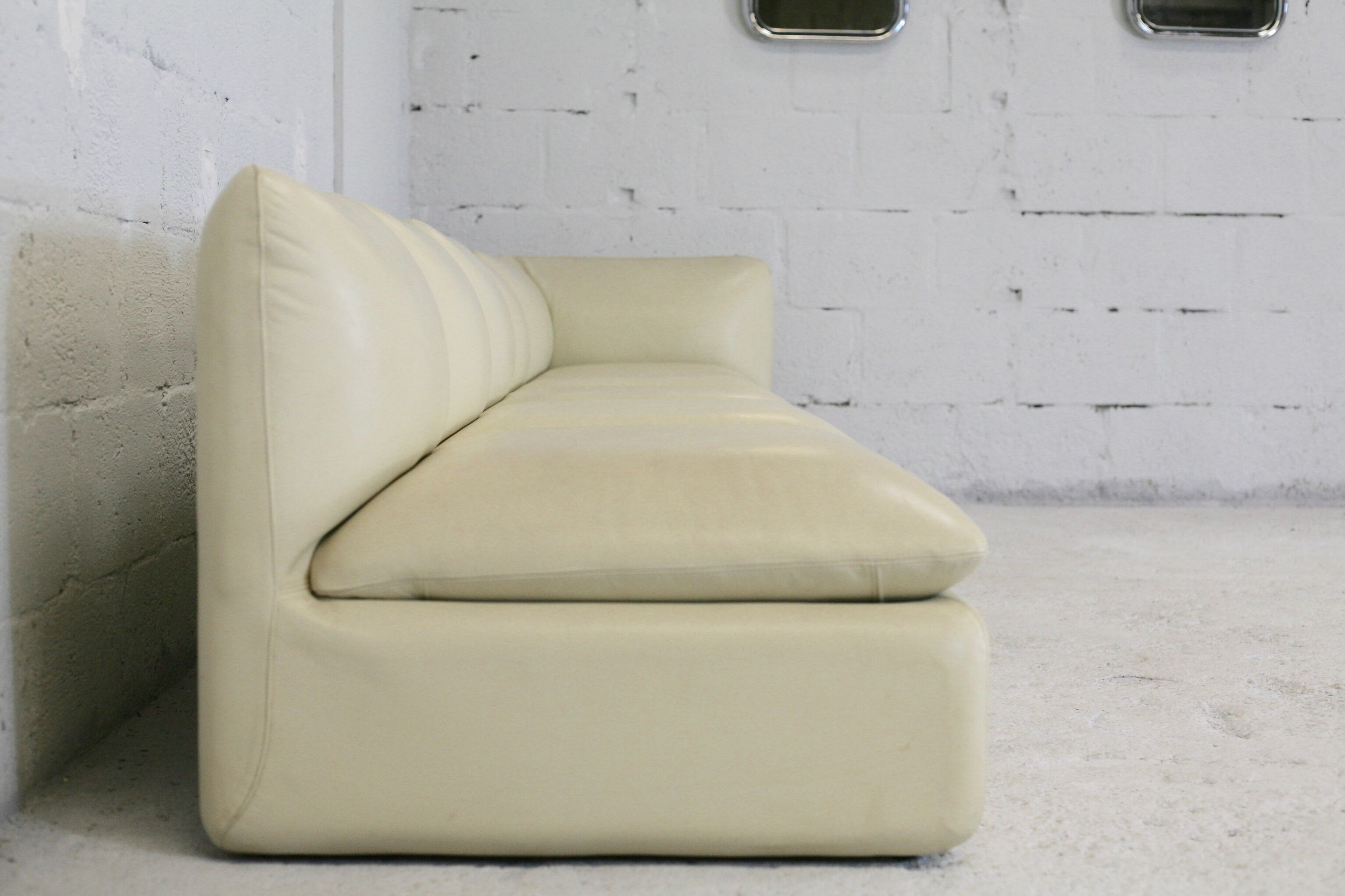 Set of 5 leather armchairs, France 80