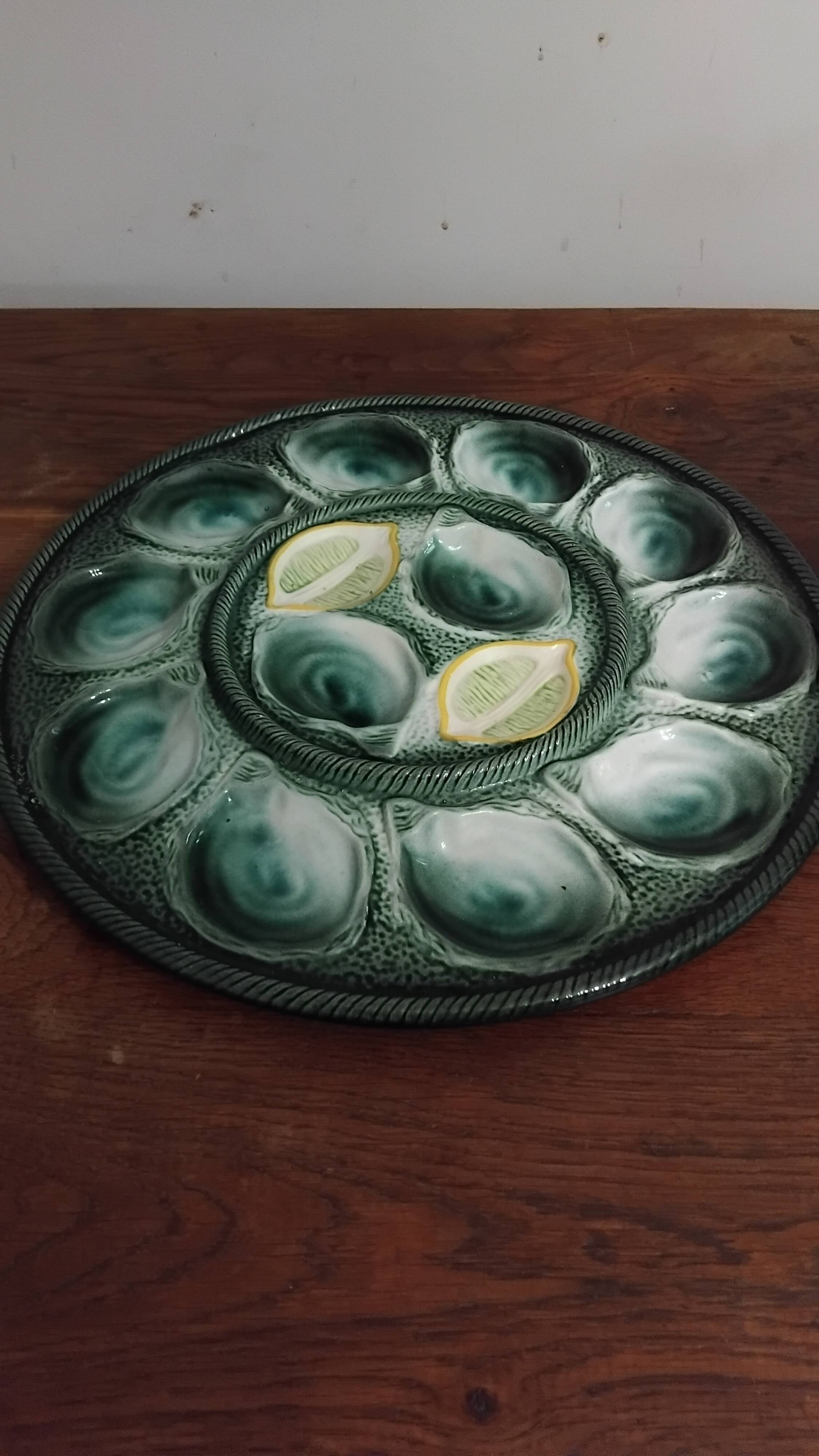 Set of six oyster plates and a Saint Clément dish.