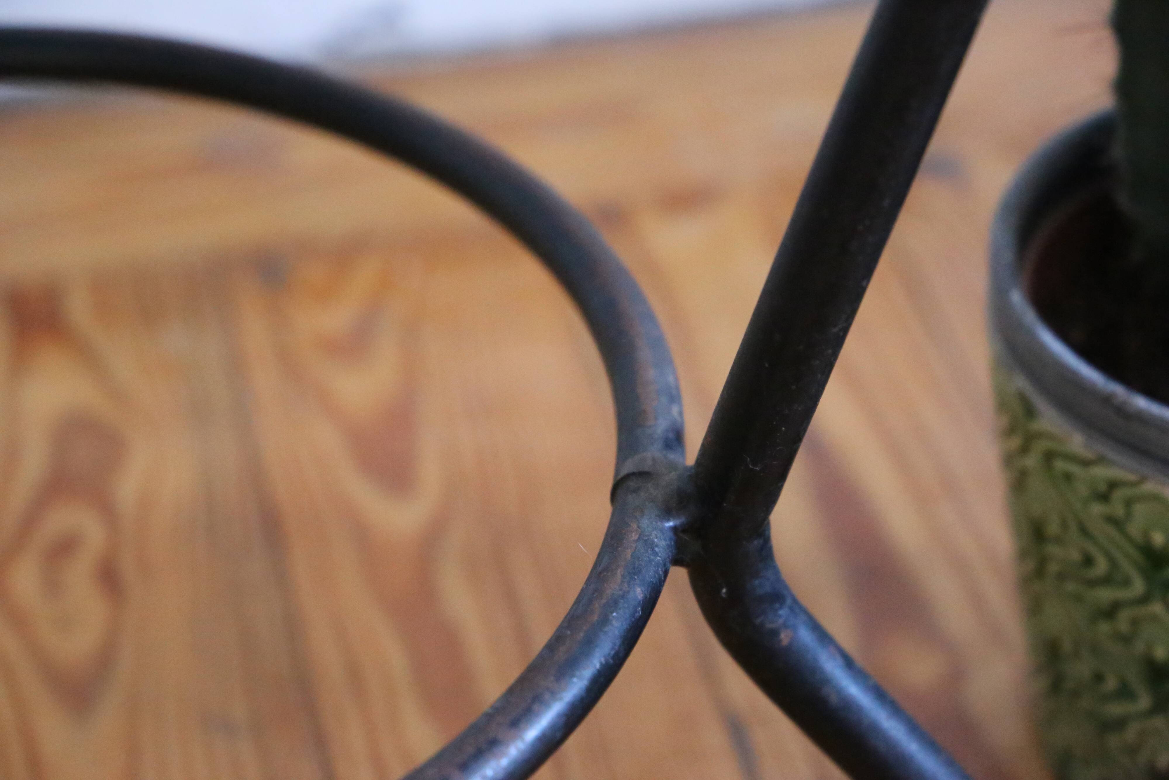 Adorable rattan coffee table and metal base, Scandinavian