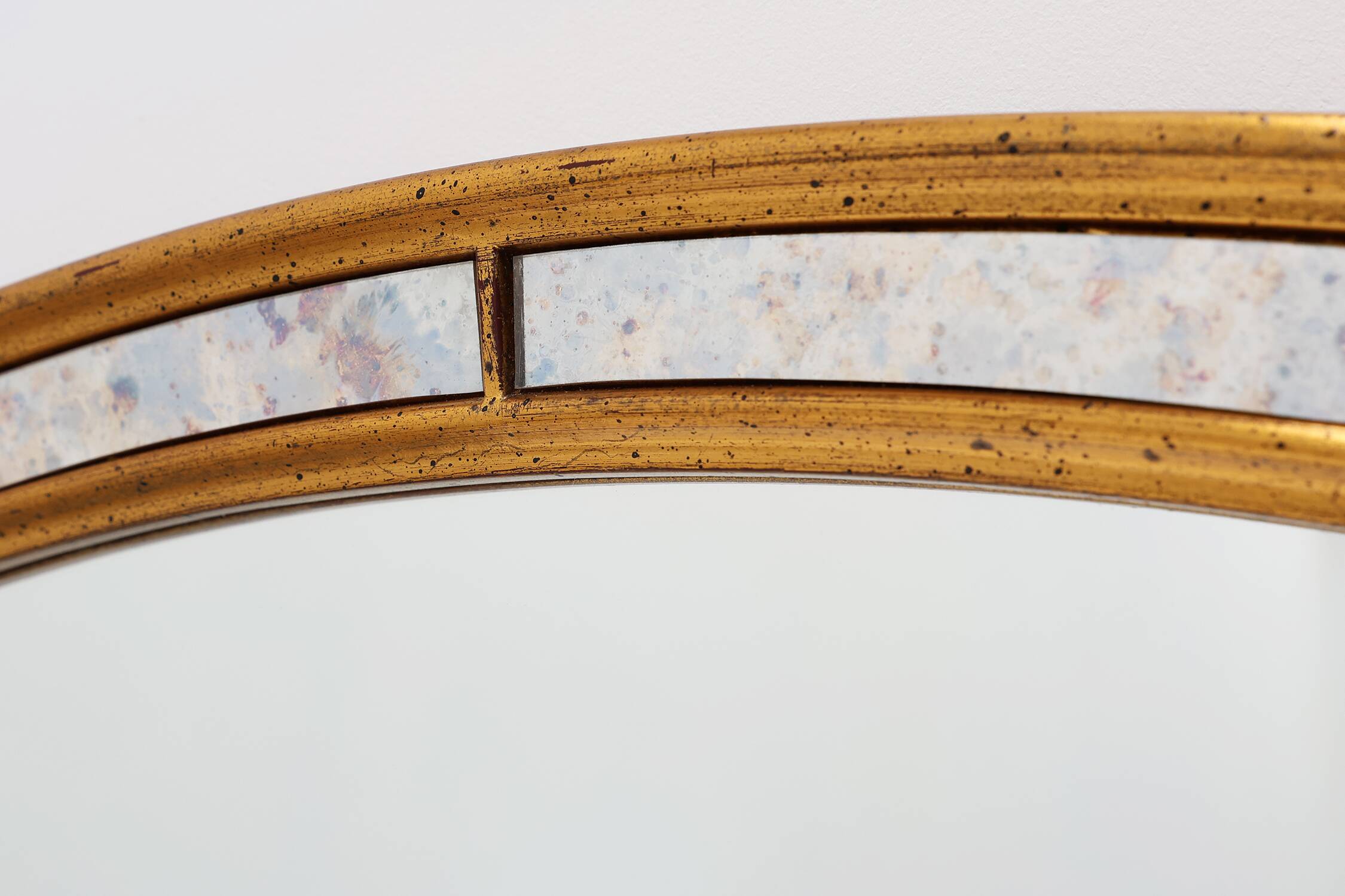 Mirror by Deknudt with marbled fume glass side panels in gilded wooden fram