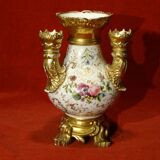 Vase pique flowers in porcelain of Paris XIX th