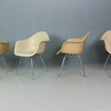 Charles & Ray Eames Set of 4 Off white "H-Base" Chairs for Herman Miller, 1960