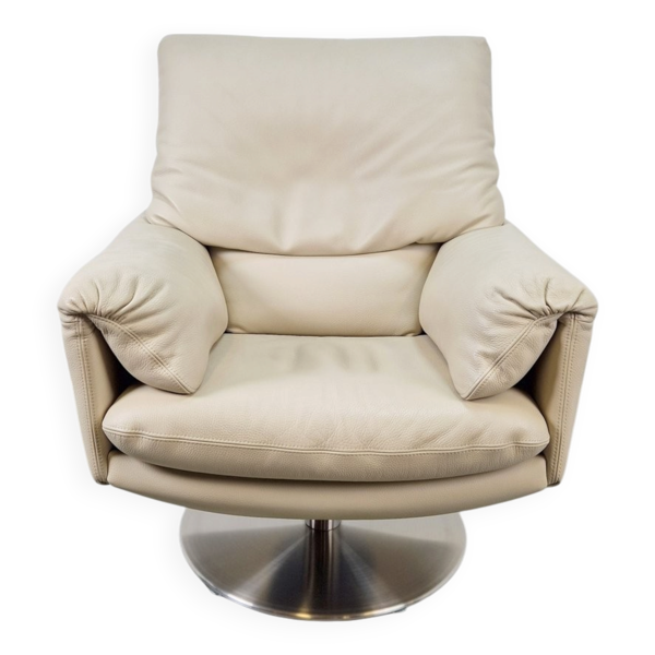 Fauteuil Cece pivotant en cuir de Leolux