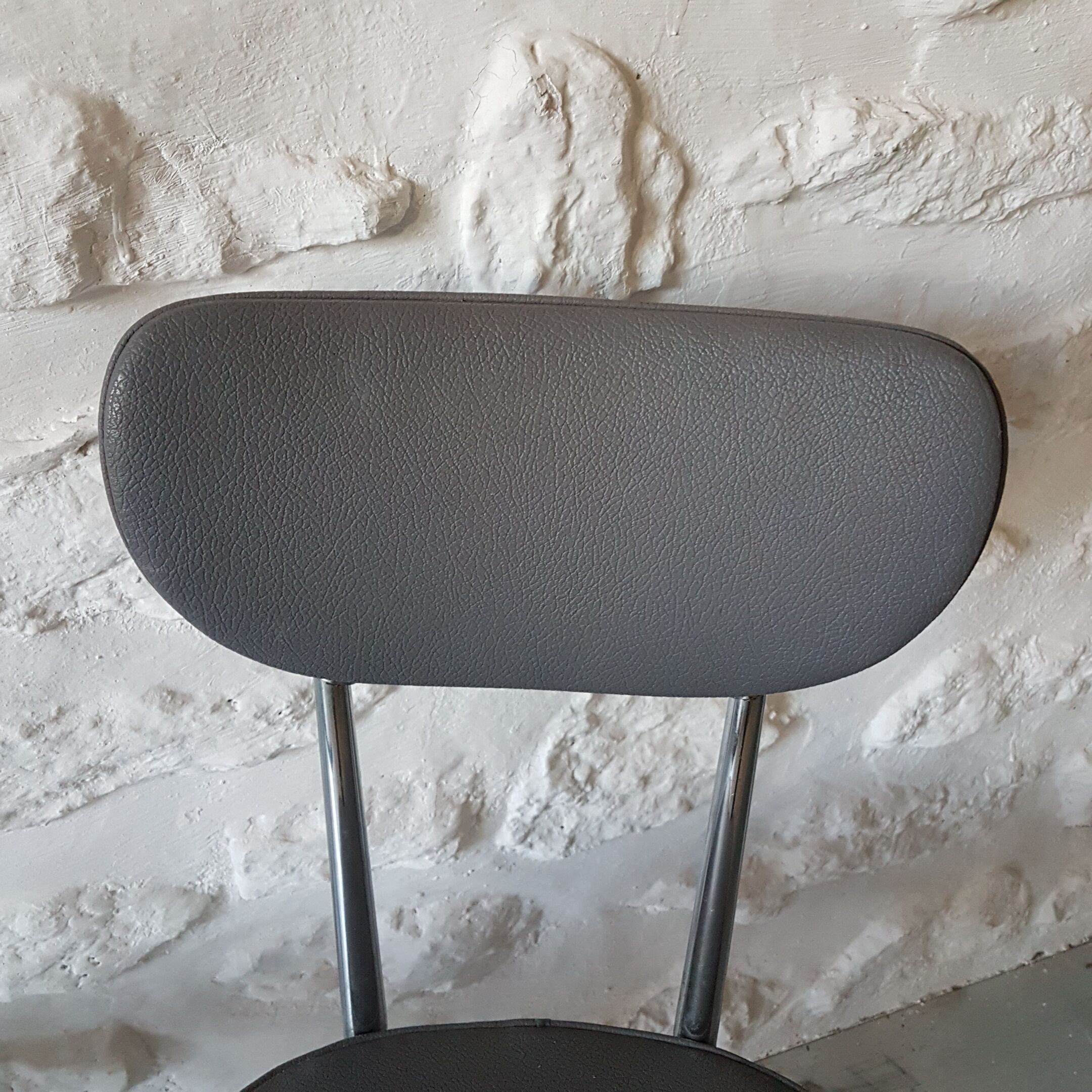 Pair of vintage chairs in metal and grey