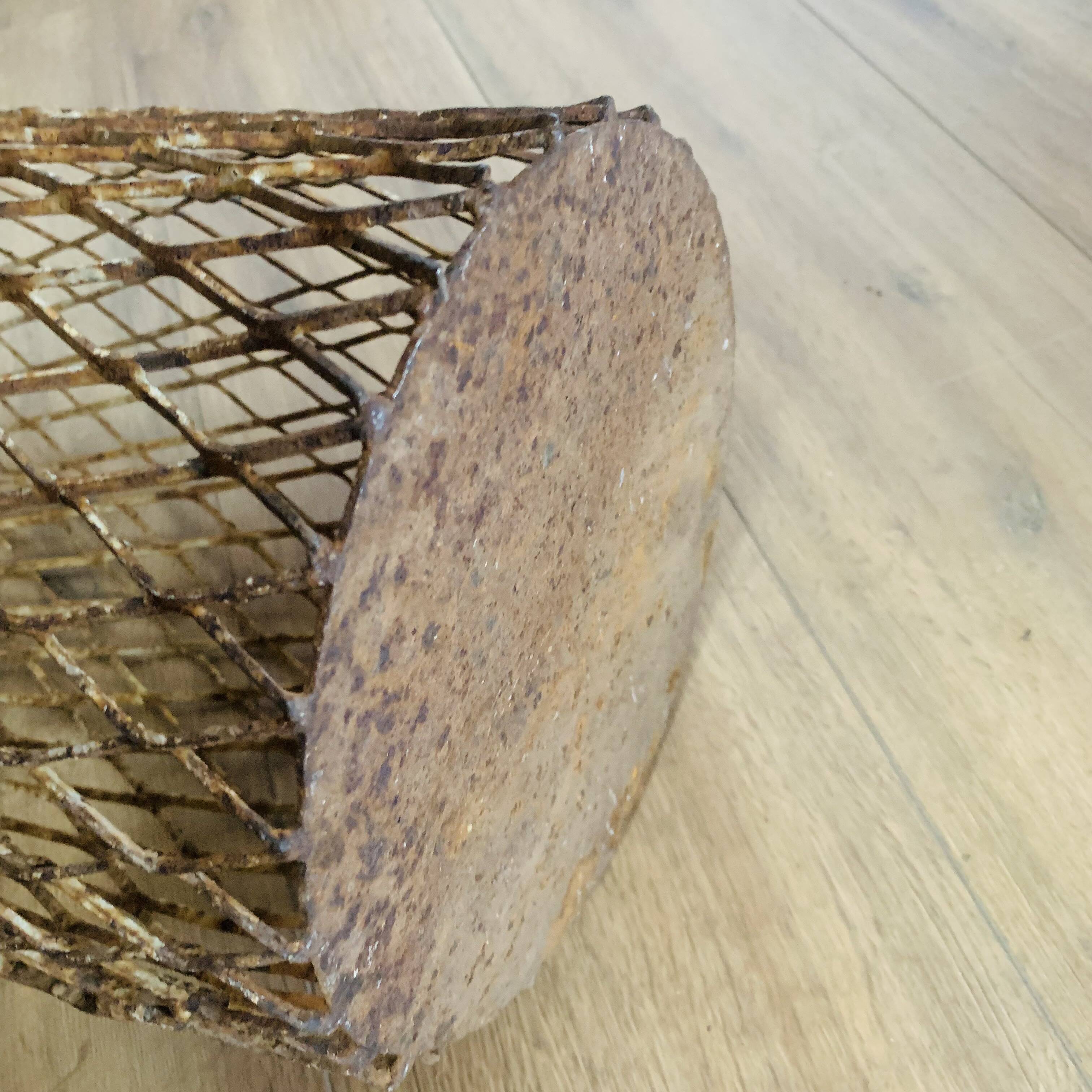 Metal umbrella stand