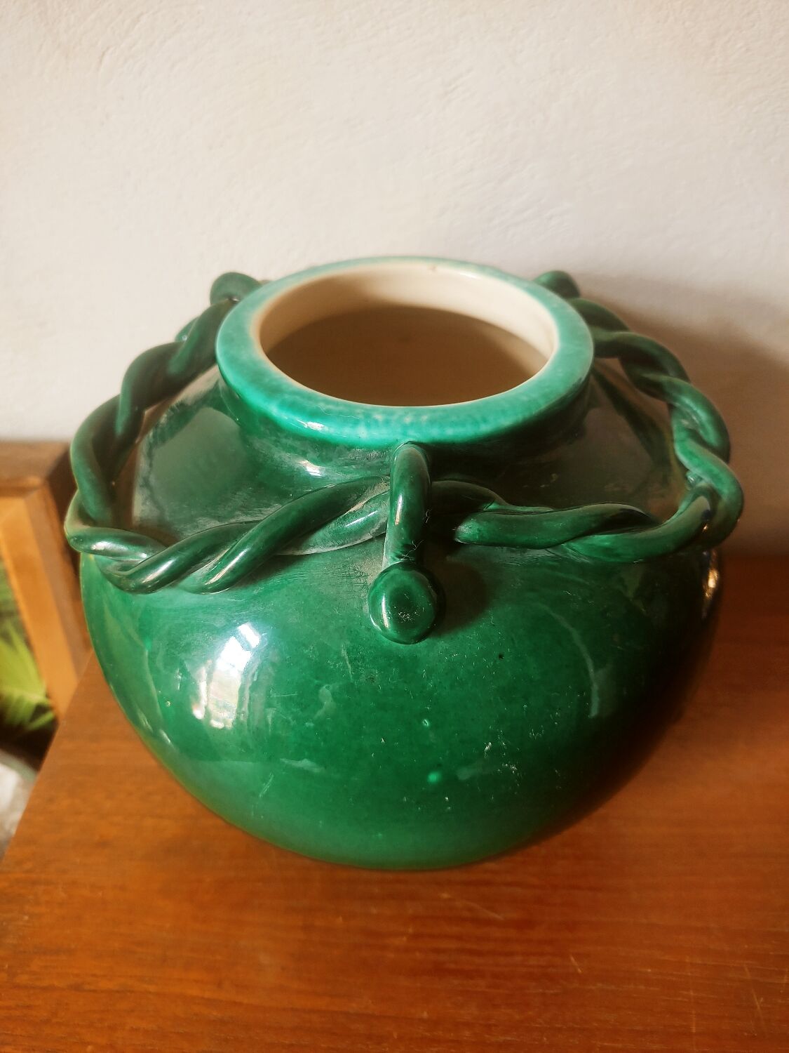 Ball vase with green ceramic string decoration