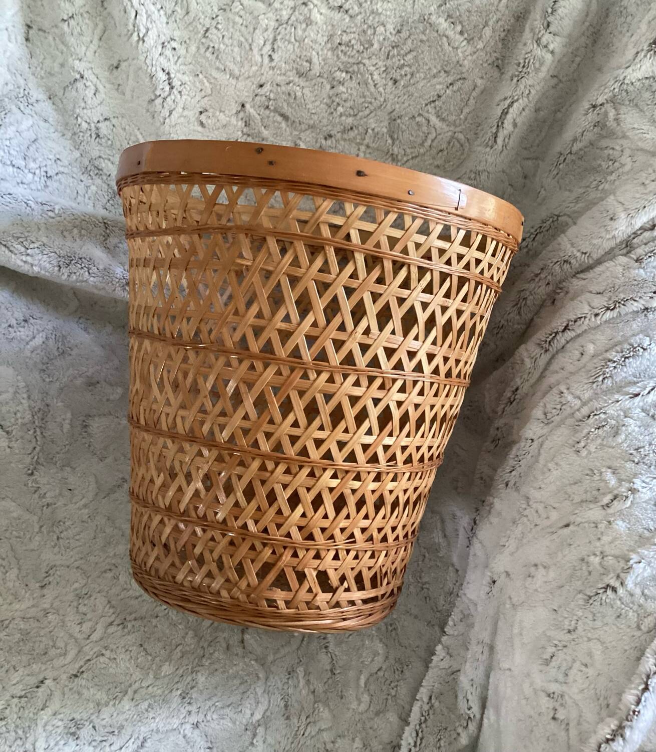 Flat rattan basket