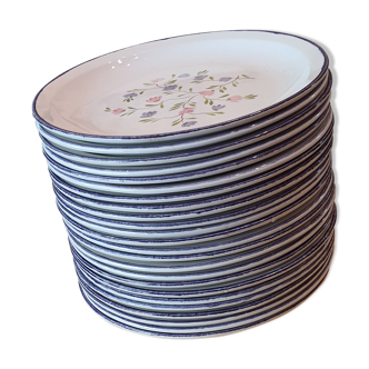 Lot of 24 earthenware plates and 2 dishes