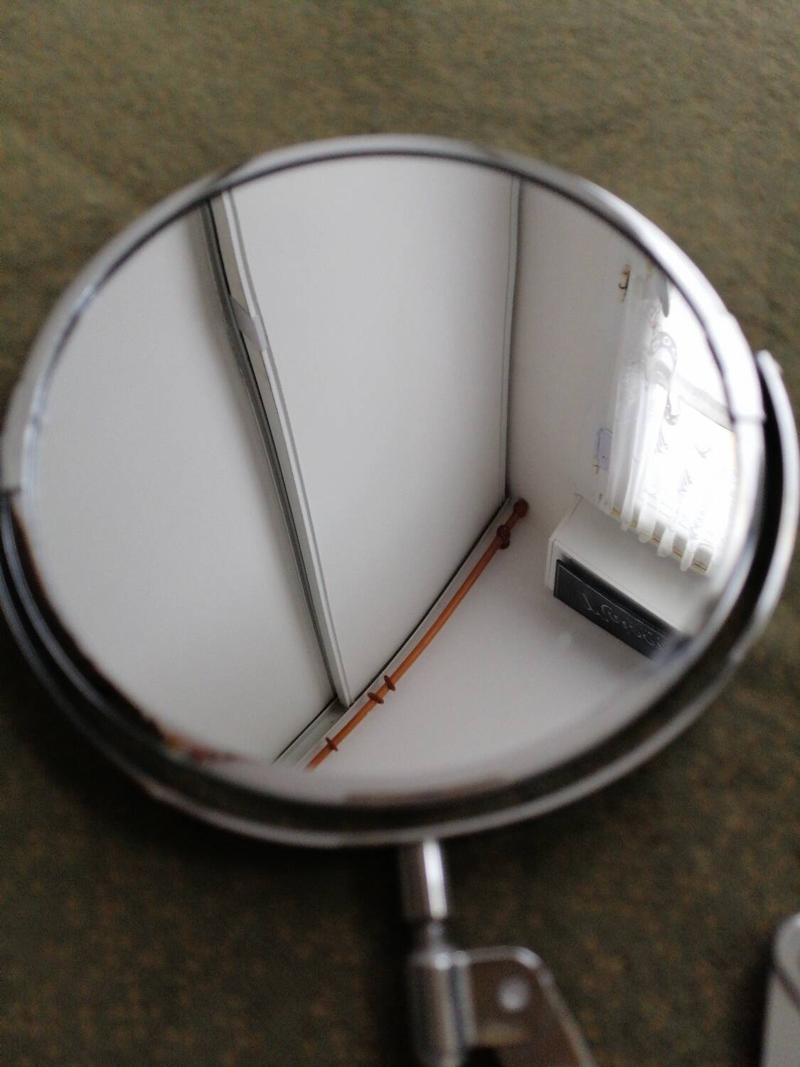 Accordion mirror