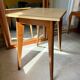 Table d'appoint en formica - pieds compas
