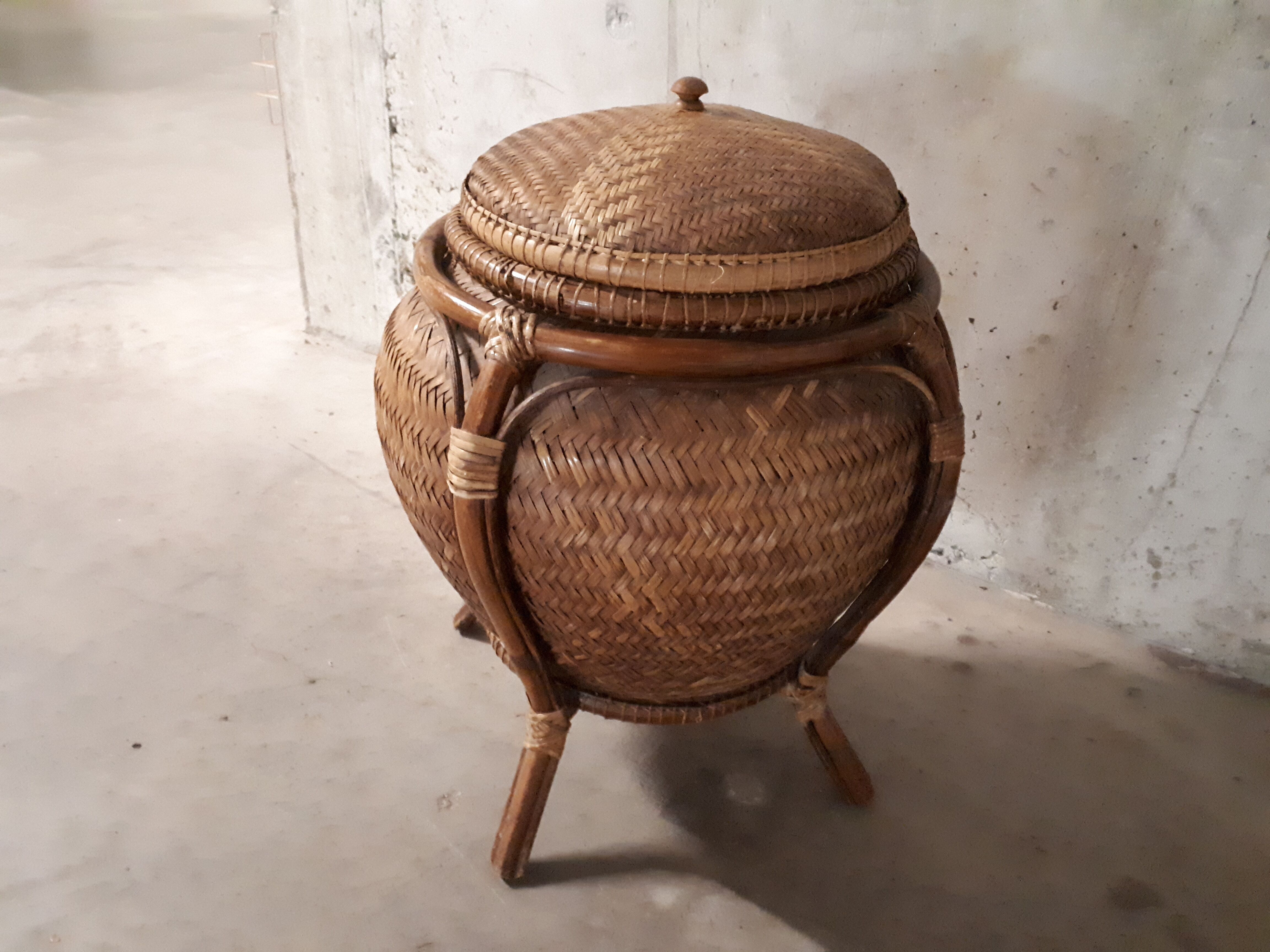 Panière en rotin des années 60