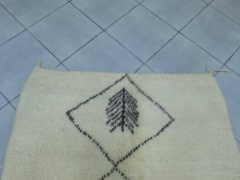 Unique Berber Moroccan rug 200cm x 300cm