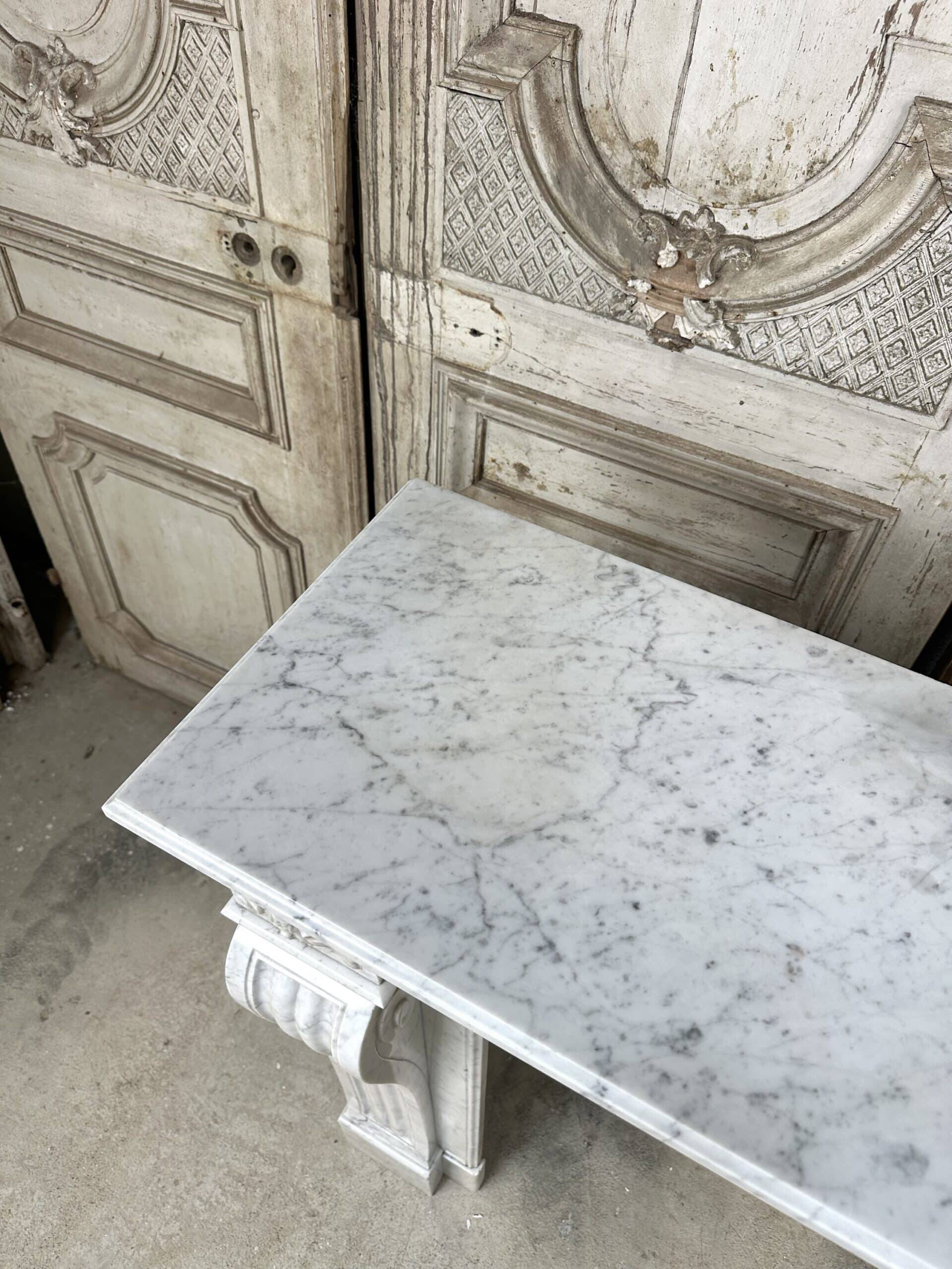 Cheminée en marbre blanc de carrare style Louis XVI vers 1890