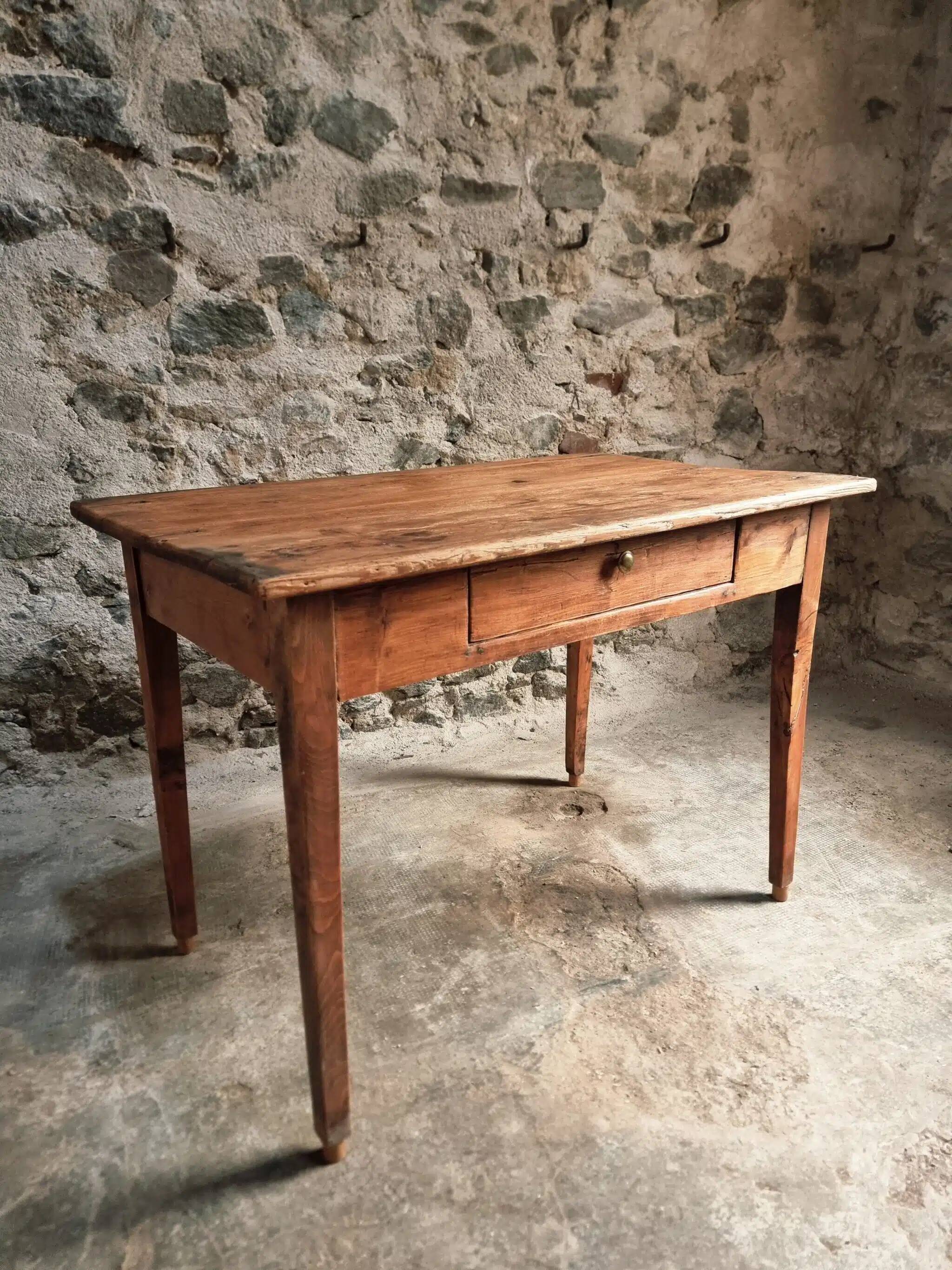 Table de ferme rustique en pin et cerisier, 1 tiroir, années 1930