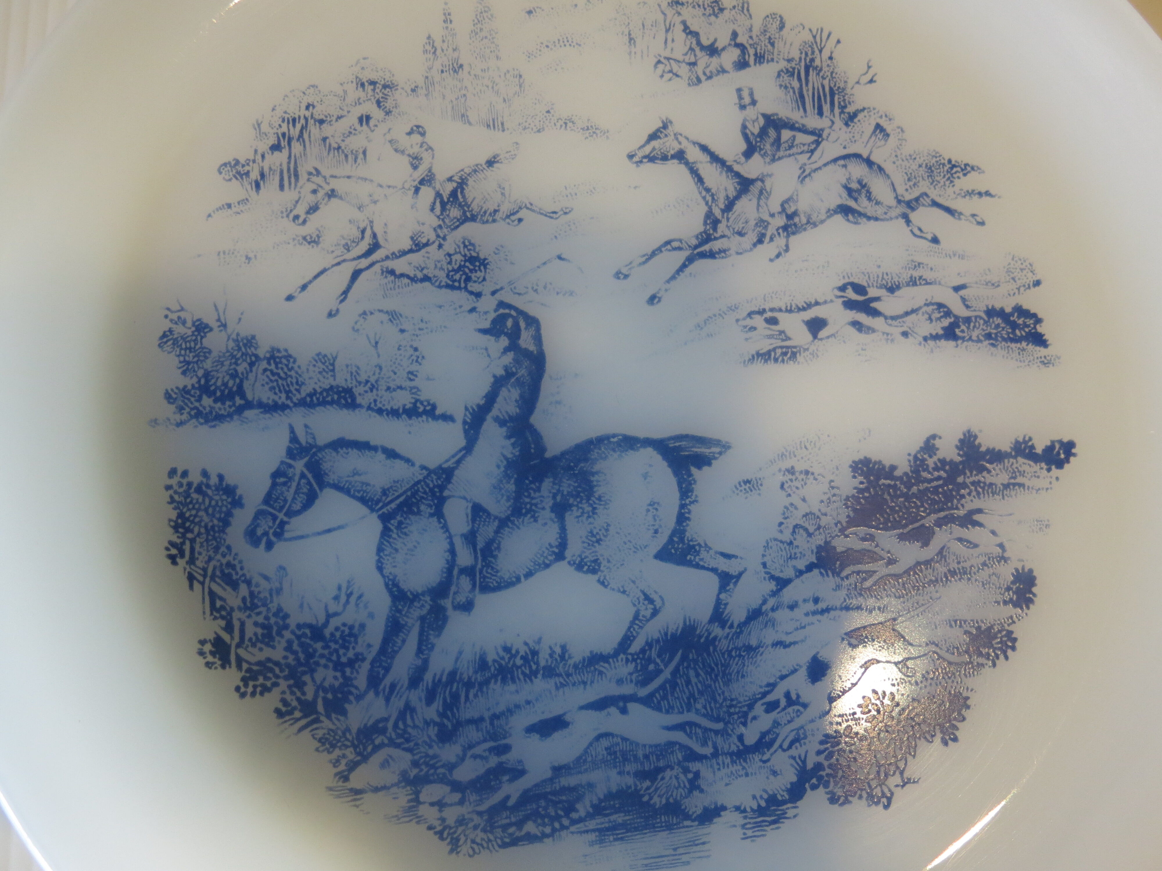 6 hollow plates from Arcopal in good condition