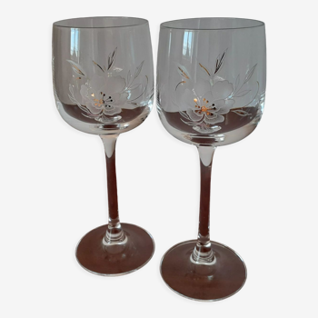 2 crystal wine glasses