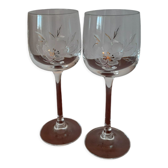 2 crystal wine glasses