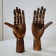 Paire de mains en bois articulées