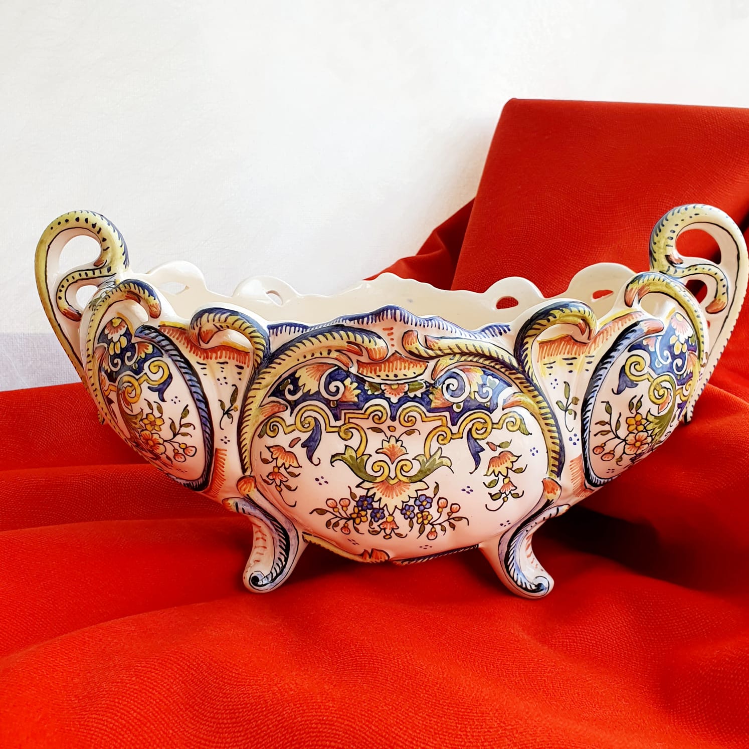 Gardener in Rouen earthenware