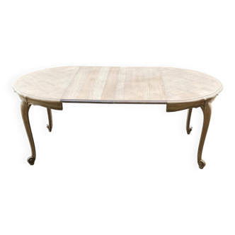 Extendable round Louis XV dining table, renovated in raw wood, 20th century, 200cm