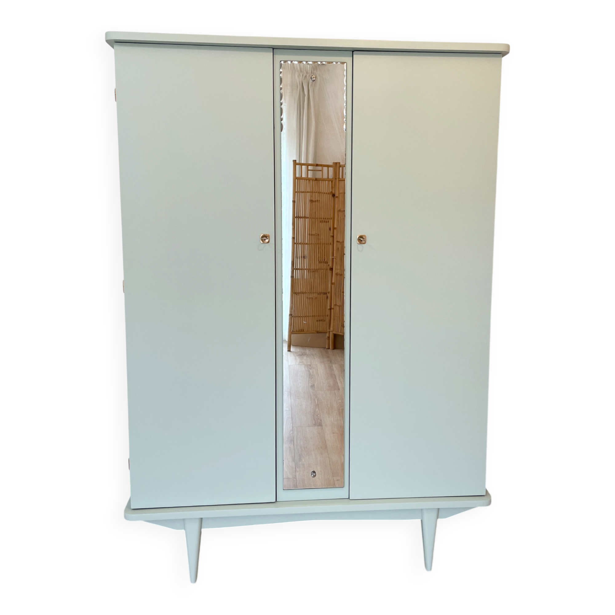 Armoire des années 70 revisitée - Vert pastel