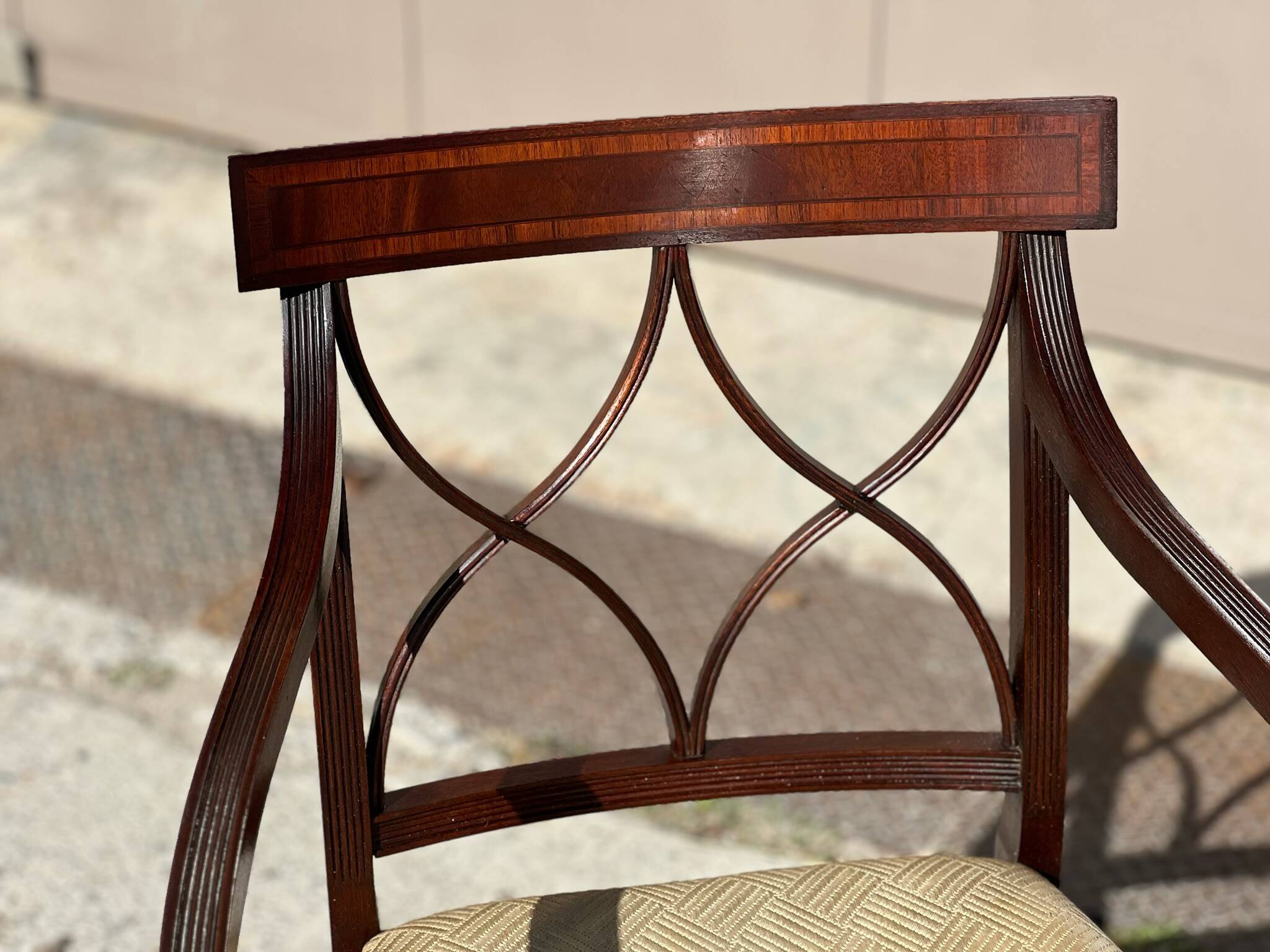 English Sheraton-style mahogany dining room set from the 20th century.