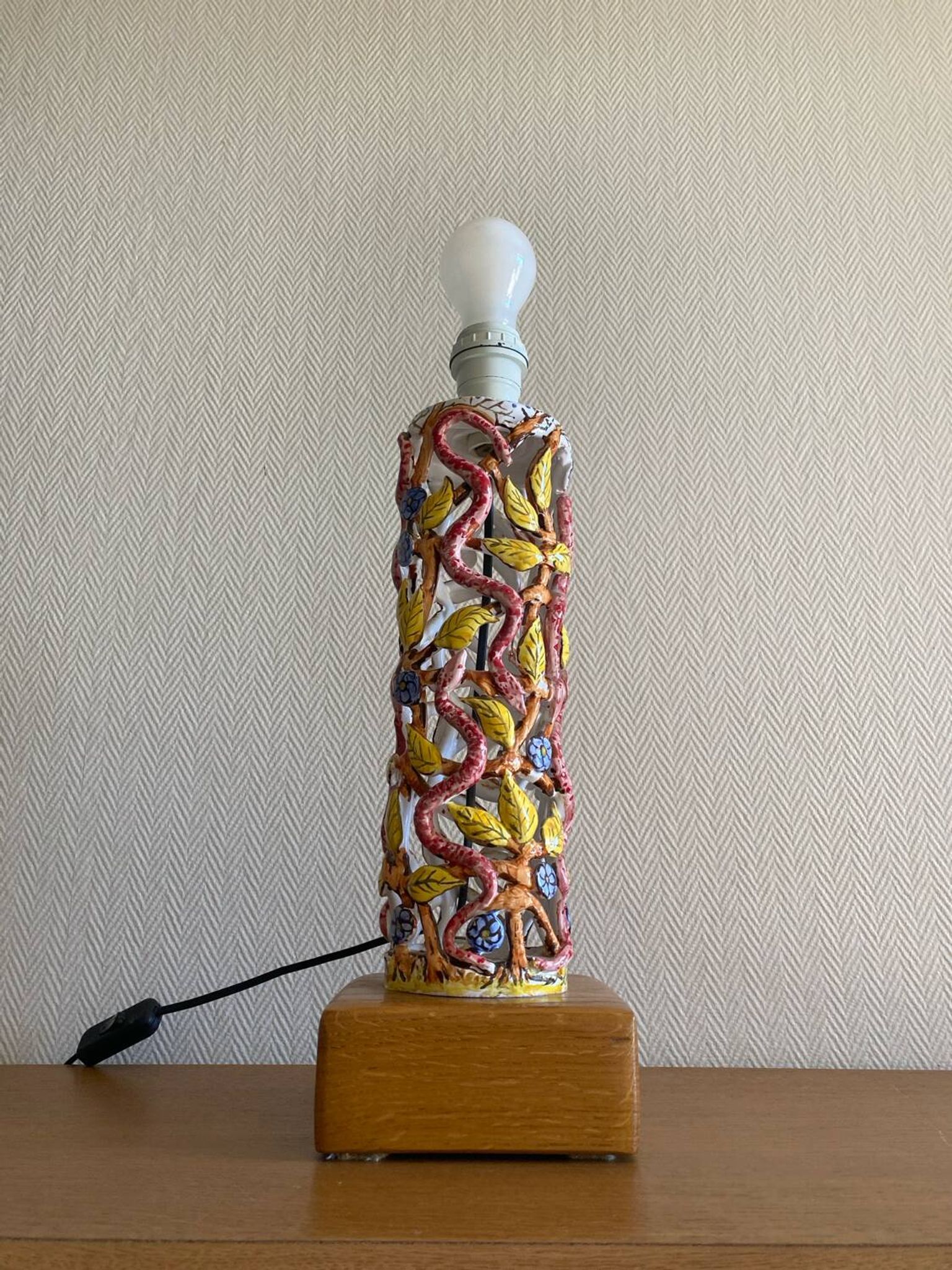 Openwork ceramic lamp base with Garden of Eden decor