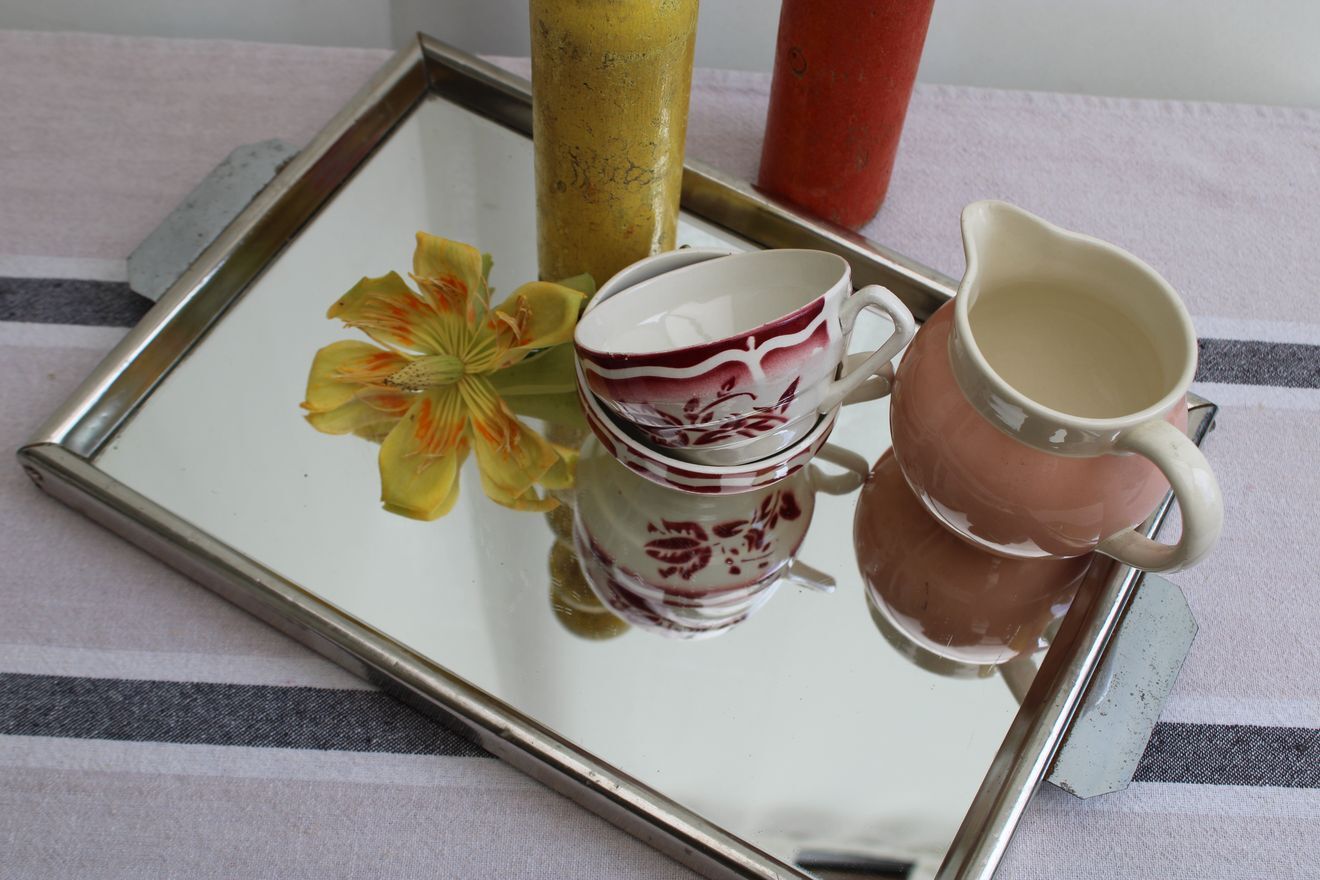 Metal mirror tray