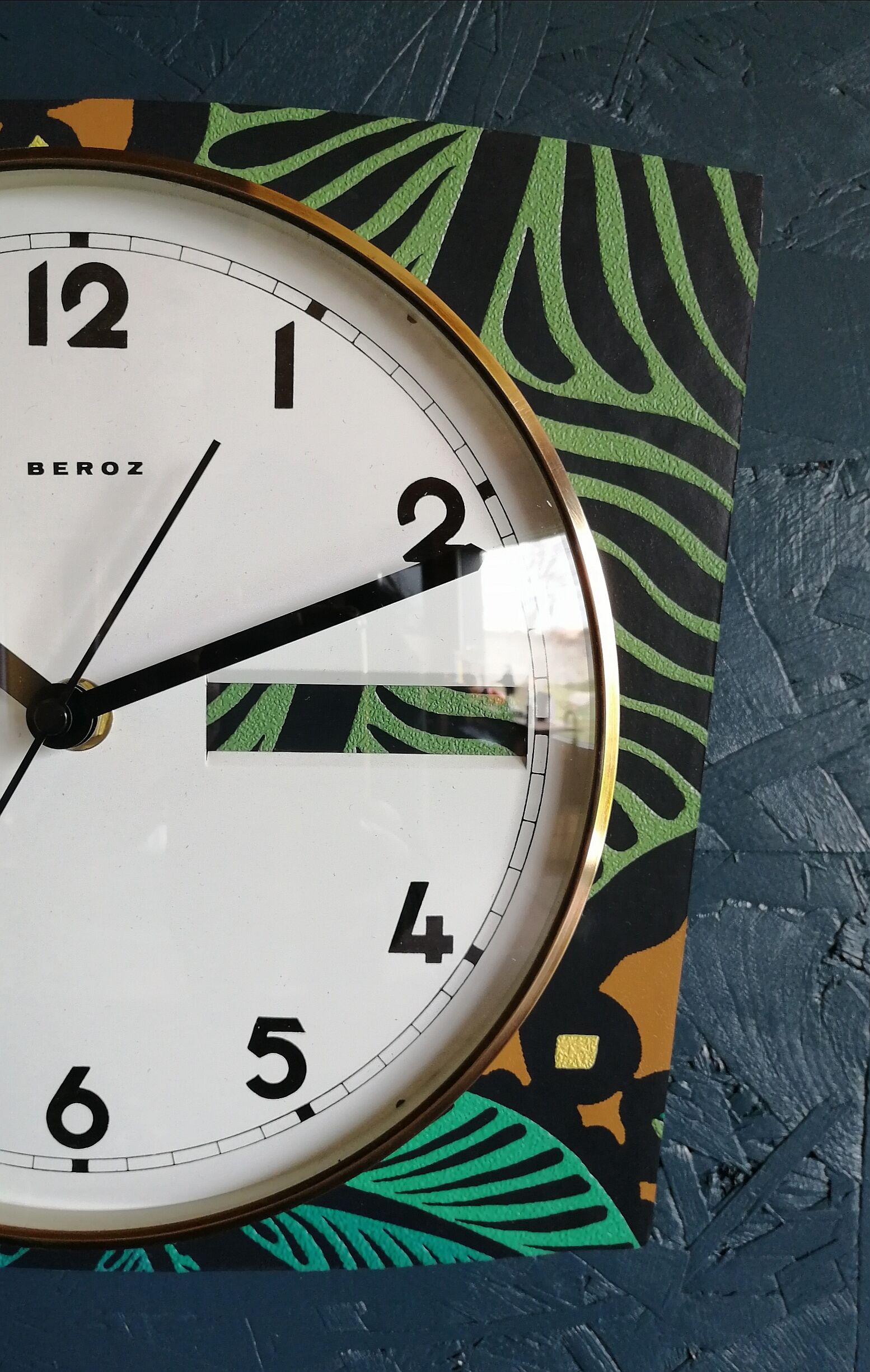 Vintage formica silent wall clock "Beroz ochre green"