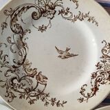 4 assiettes plates en terre de fer marron à décor d'oiseaux
