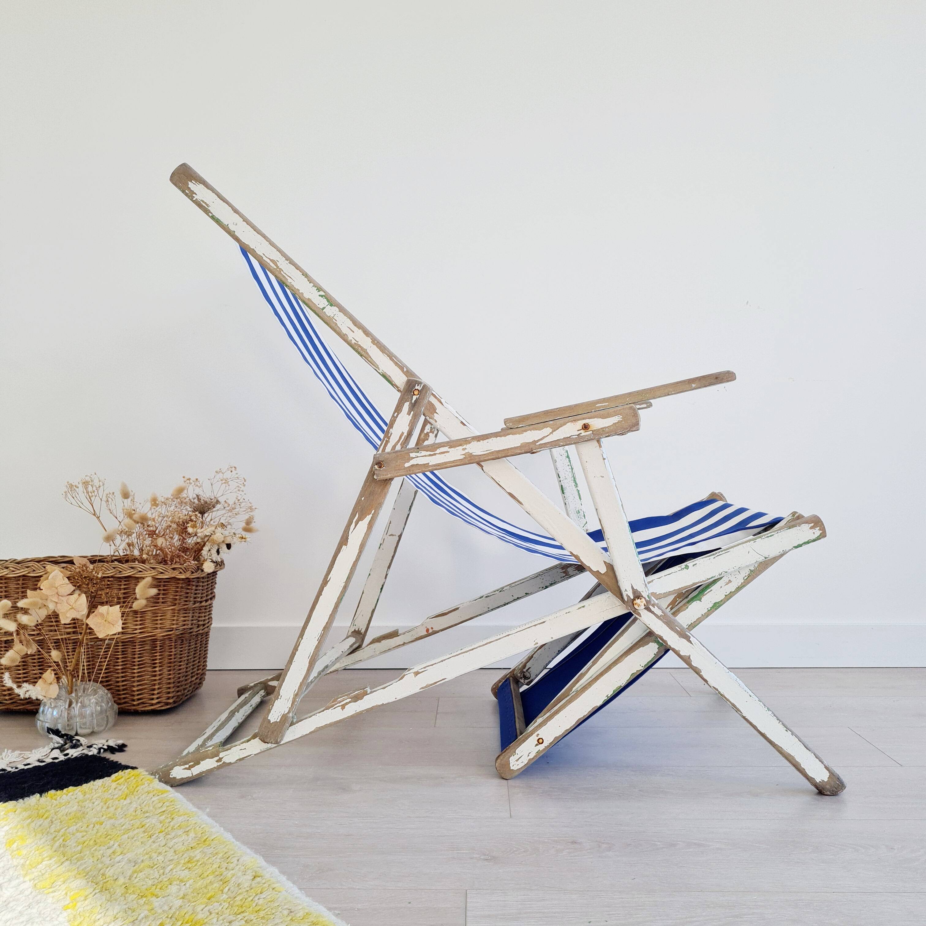 Deck chair - Vintage striped blue and white fabric.