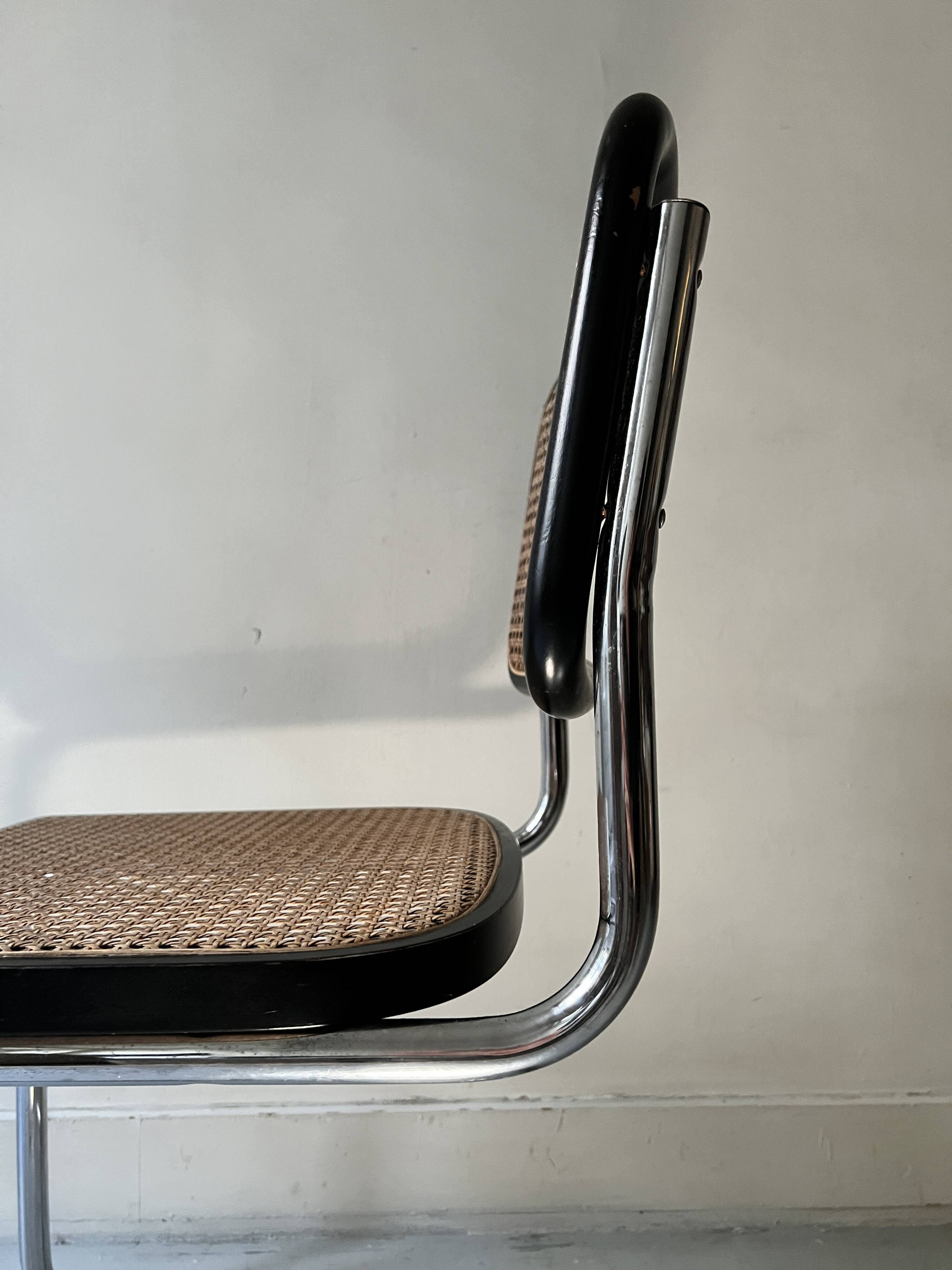 Chaise design vintage Cesca modèle B32 chromée & cannage par Marcel Breuer