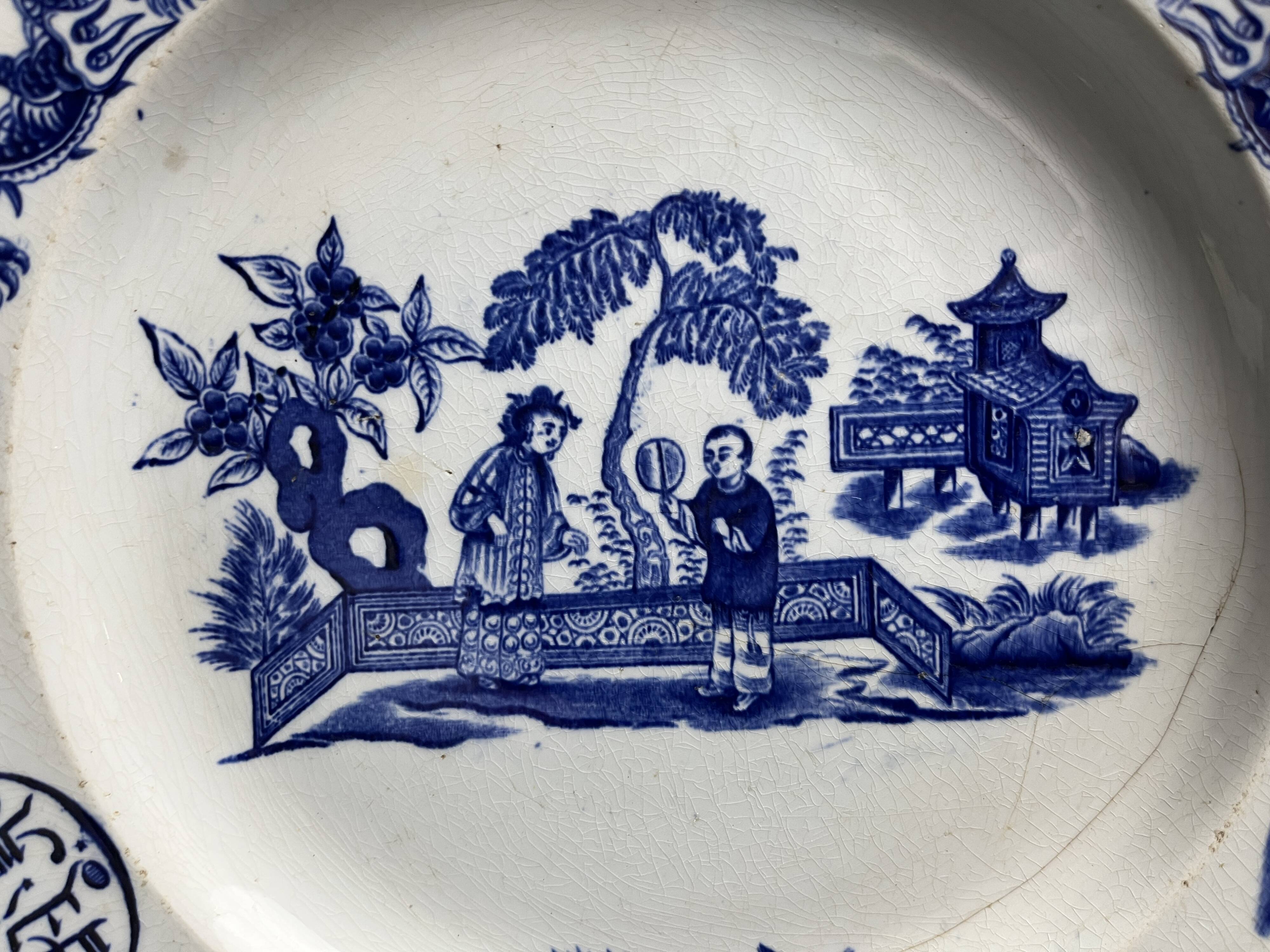 Vieillard Bordeaux, plat faïence fine Tonkin fin XIXème