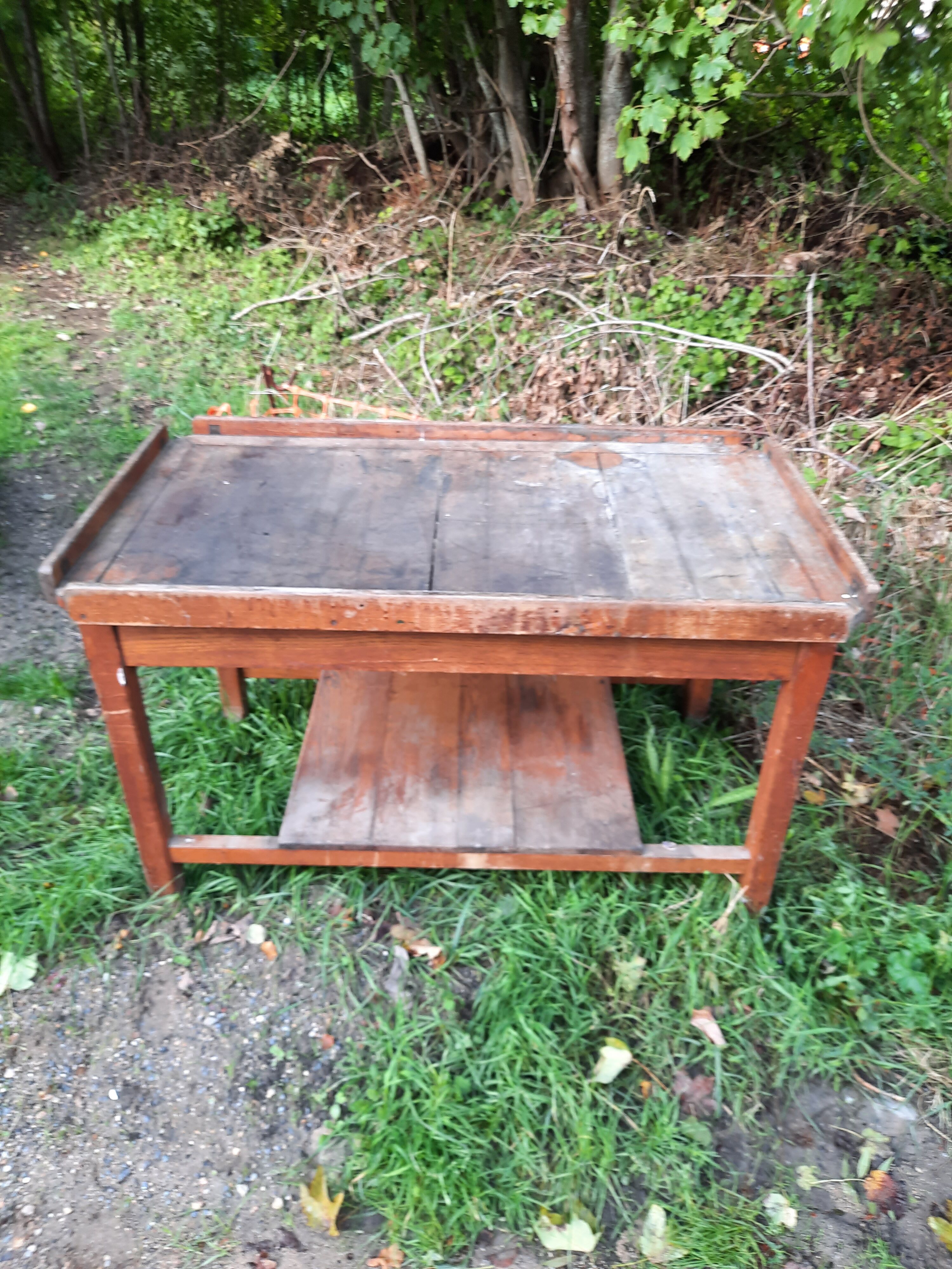 Trade table in chene