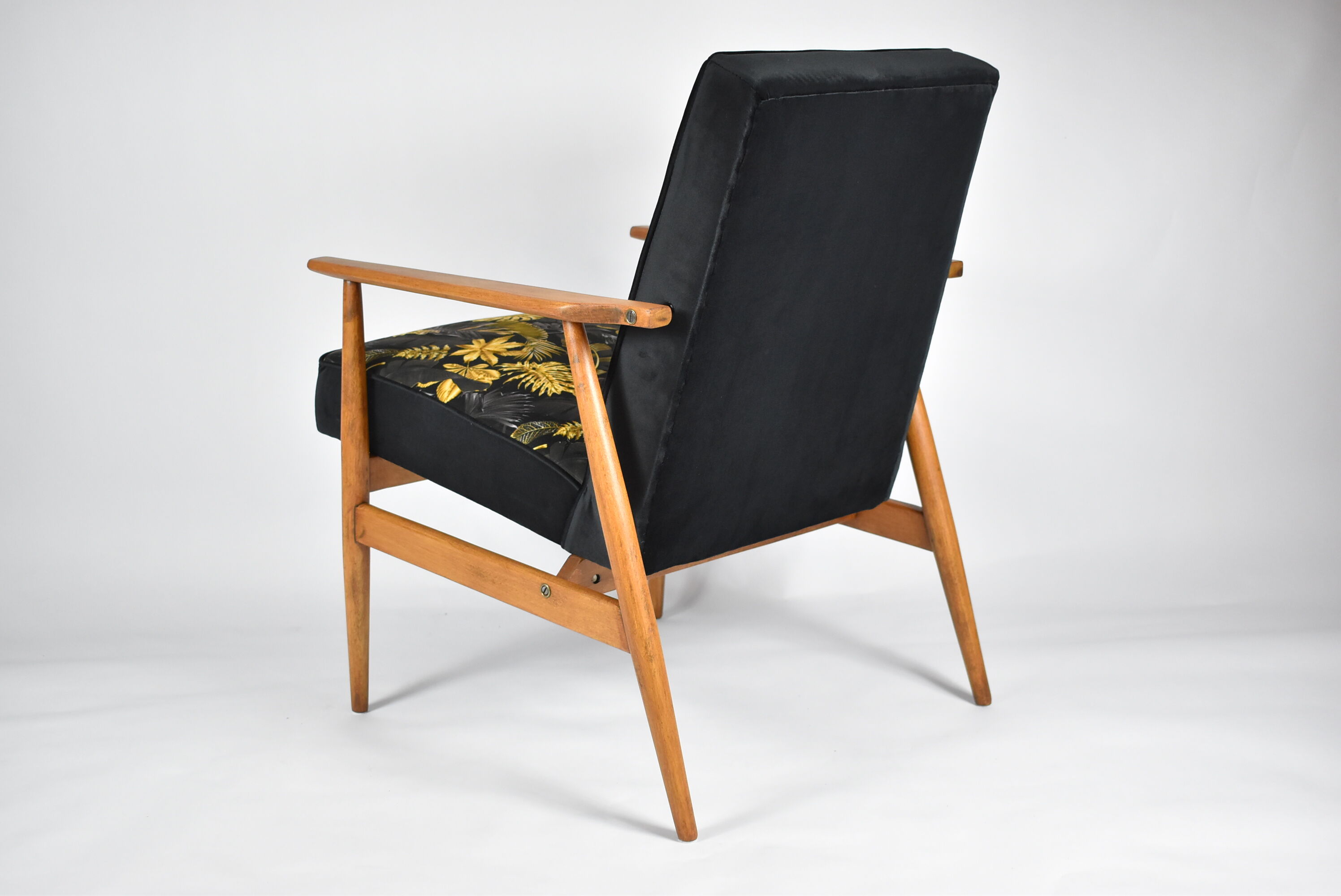 Armchair "Fox" designed by Henryk Lis 1970
