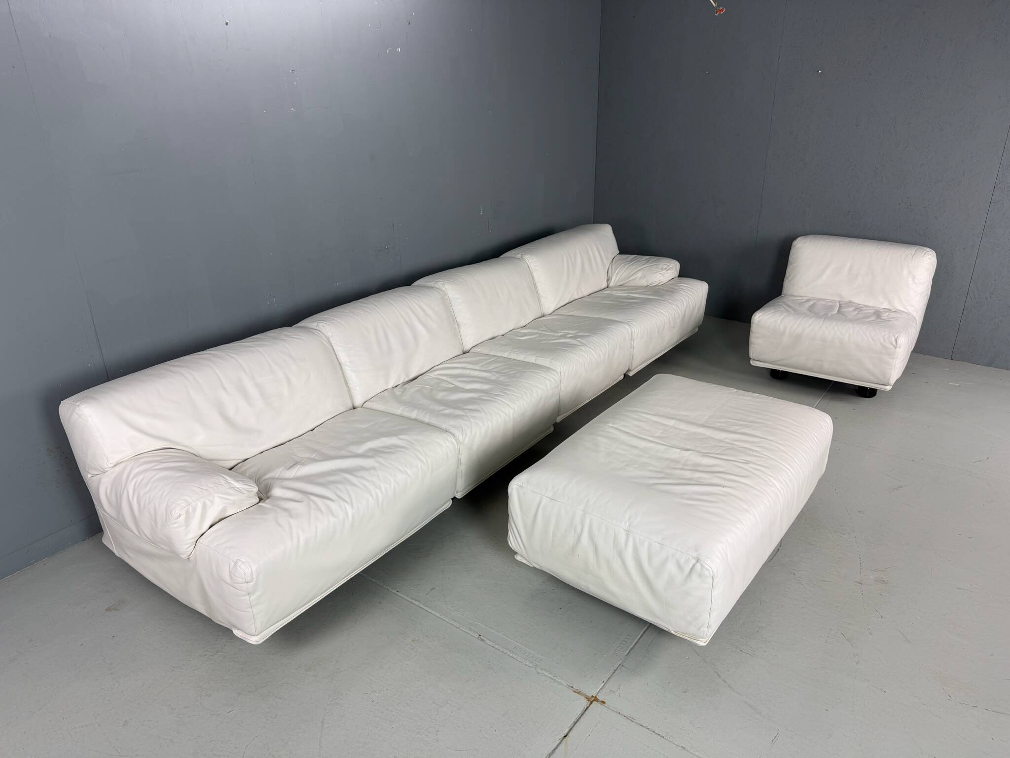 Leather 5-seater sofa "Fiandra" by Vico Magistretti for Cassina, 1970, Italy