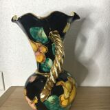 Vase Vallauris avec décor fleurs, dorure et anses torsadées