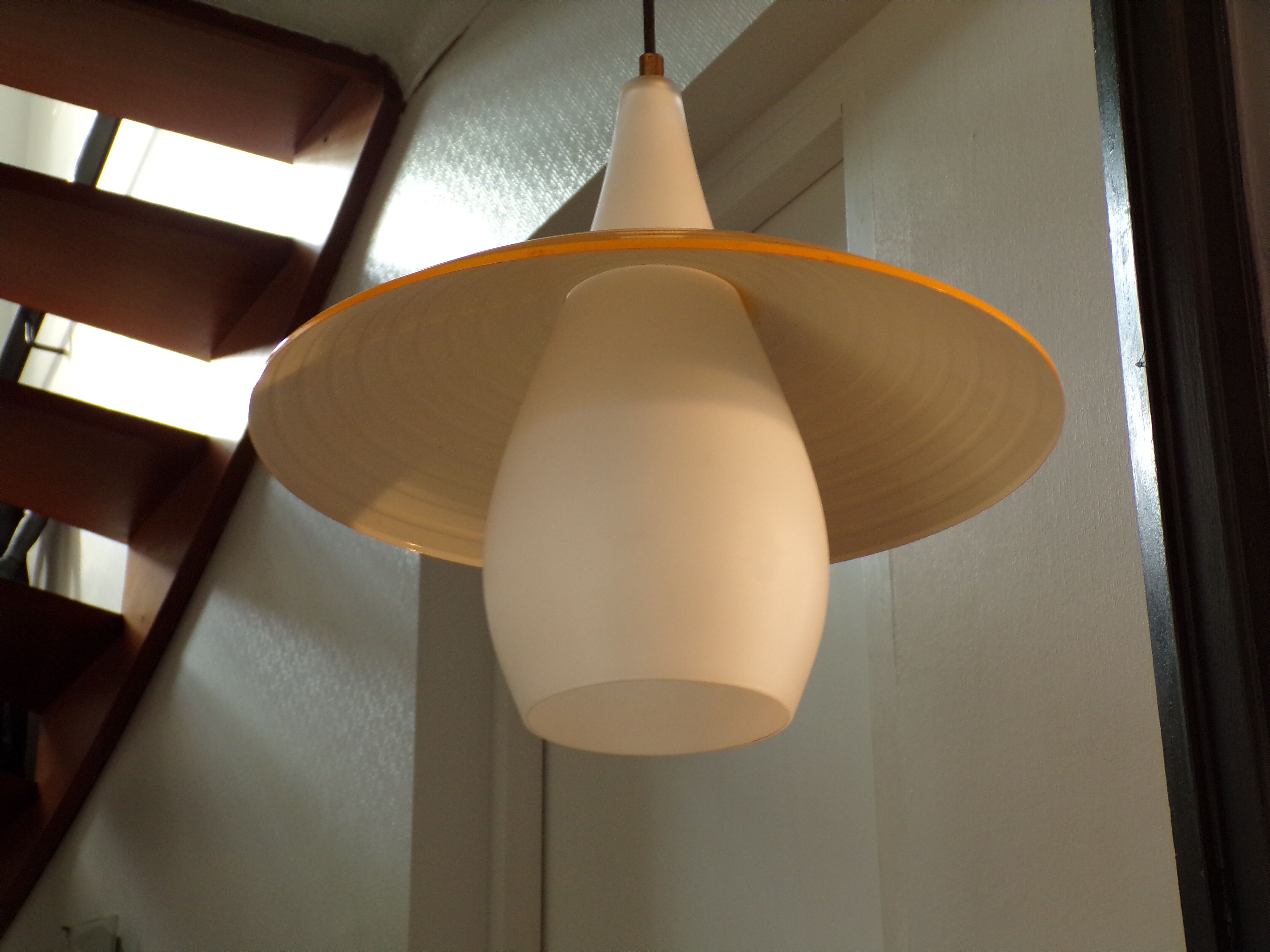 Frosted opaline drop suspension