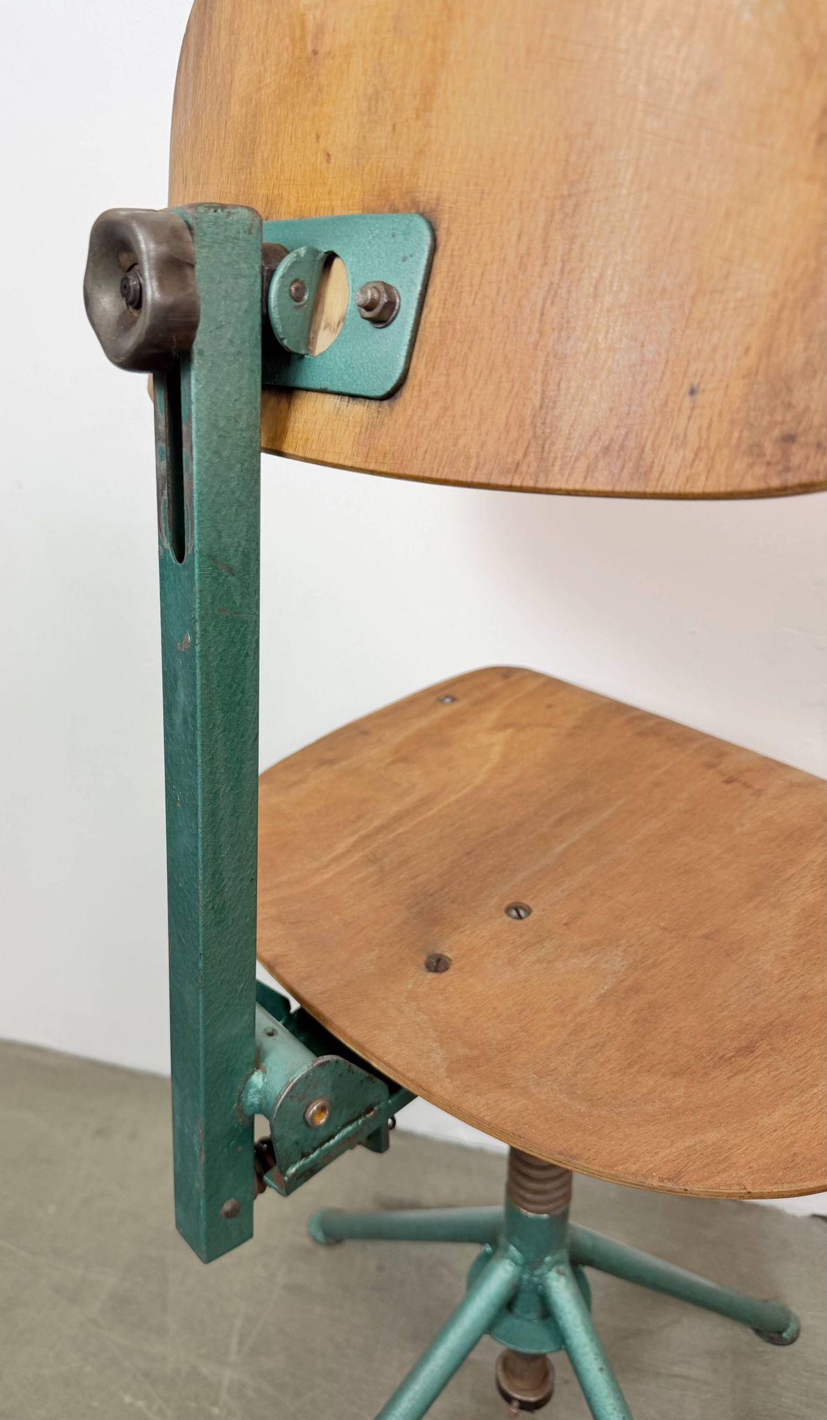 Chaise d'atelier industrielle verte foncée, années 1950