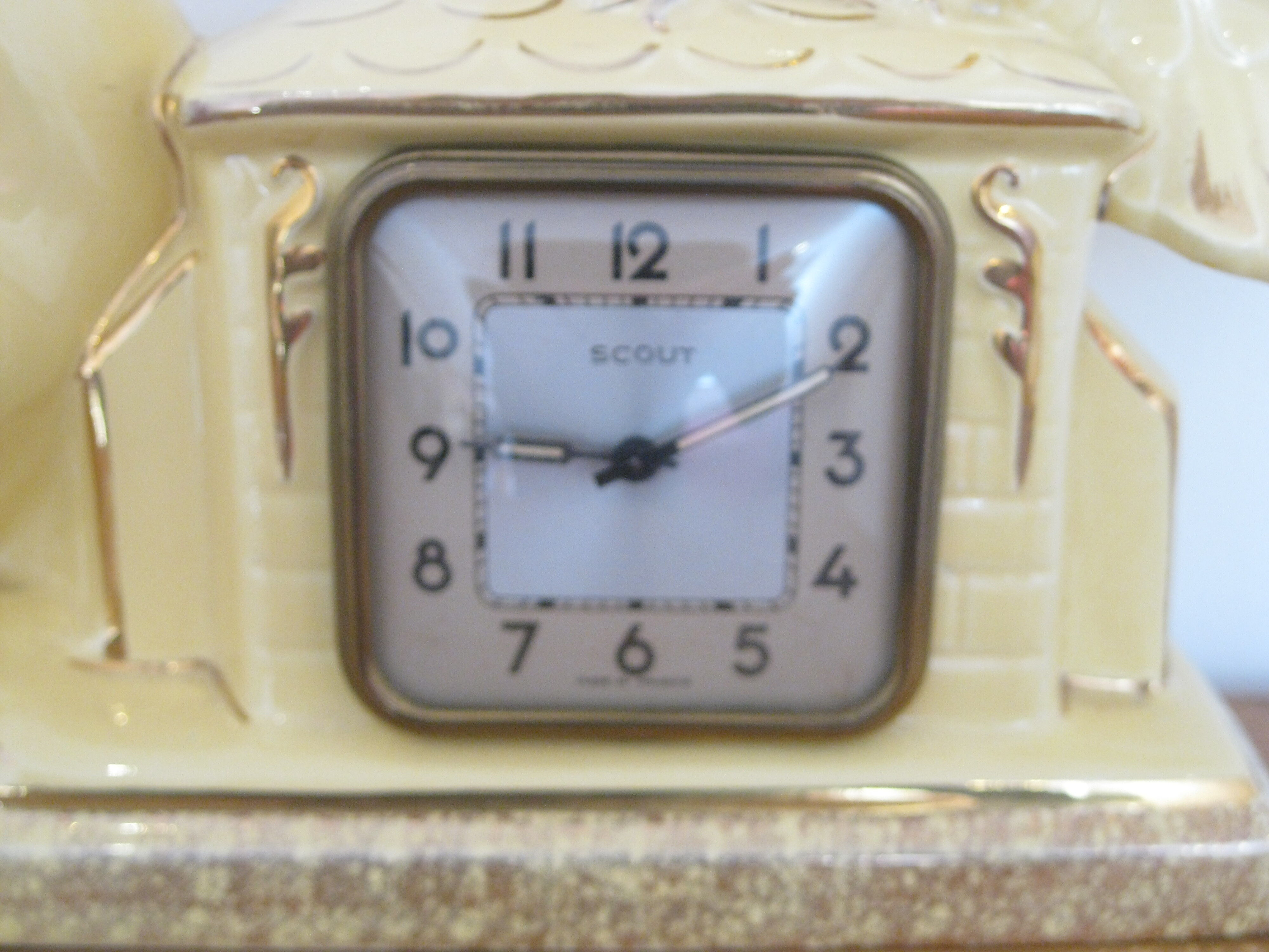 Art deco pendulum decorative ceramic doves