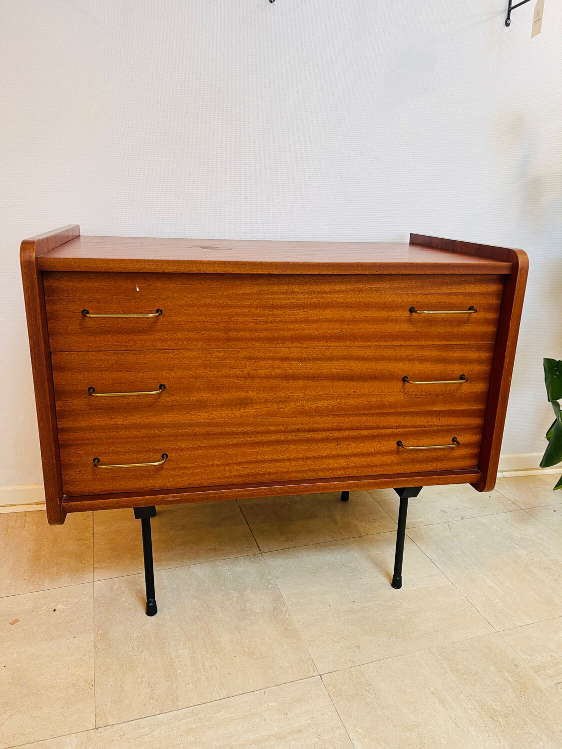 Commode vintage plaquage teck – circa 1970