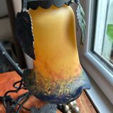 Lampe à poser Art deco en fer forgé et pâte de verre