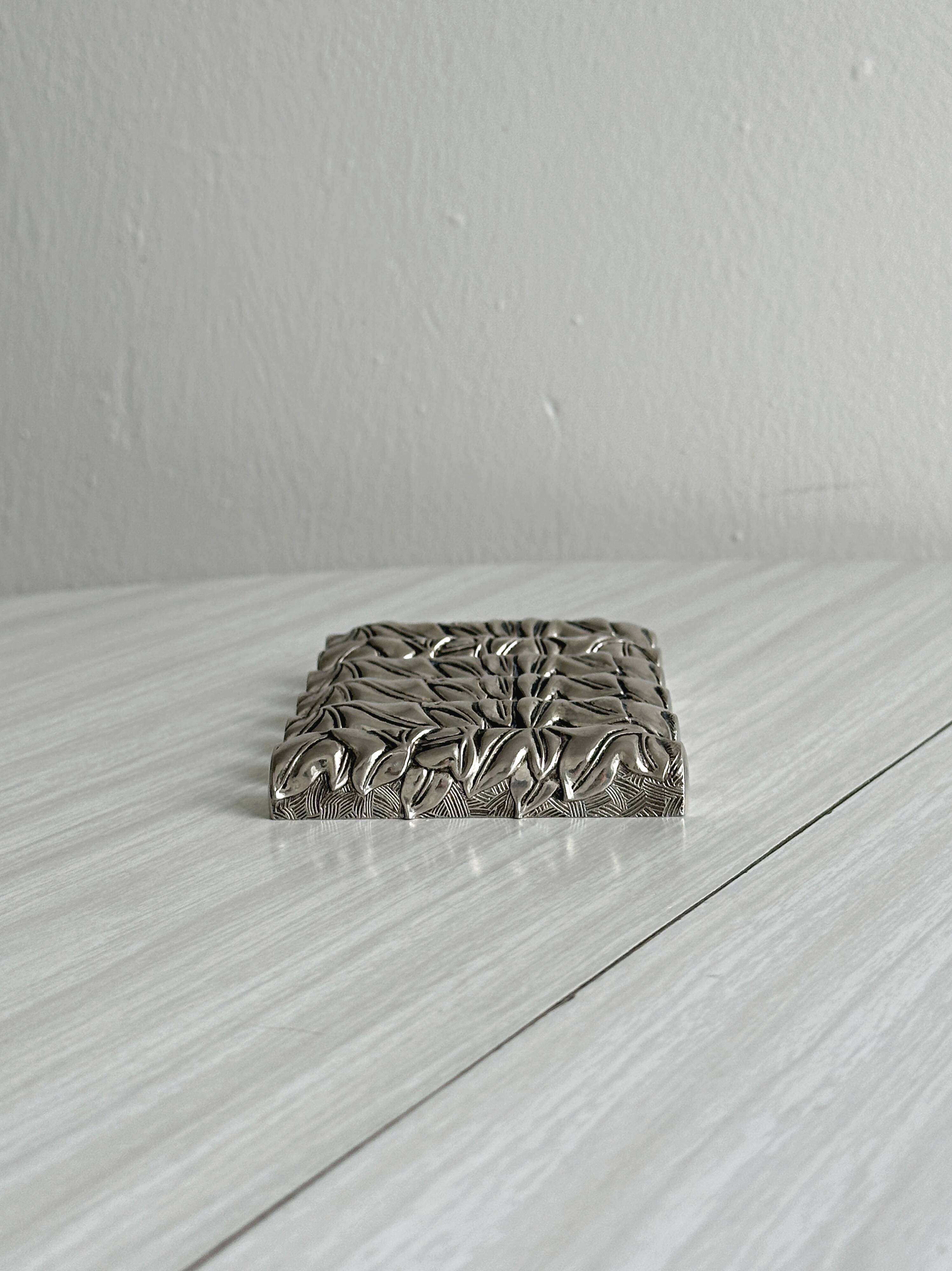 Set of 6 vintage knife rests with bamboo and foliage pattern.