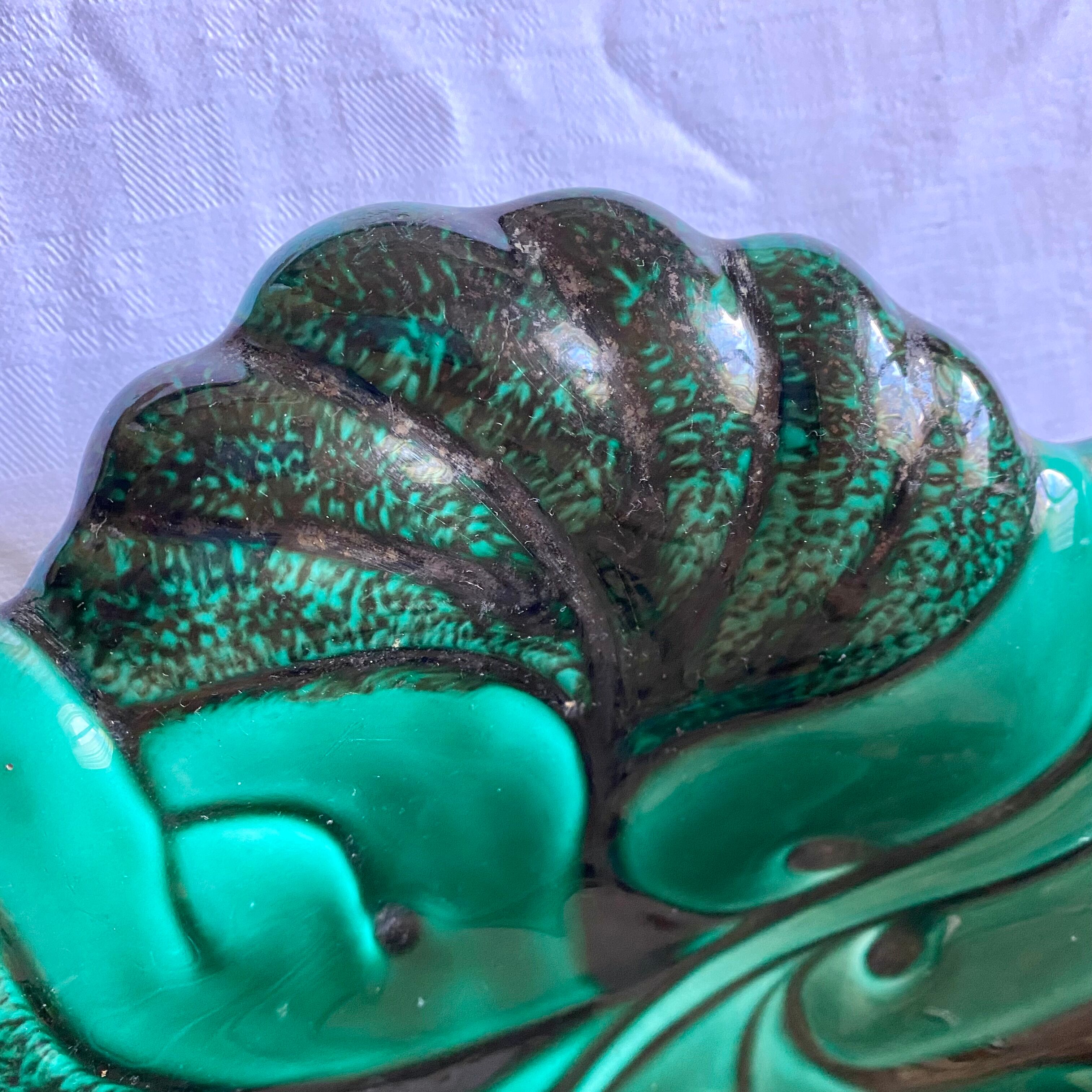 Ceramic leaf emptier