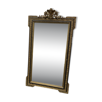 Large antique gilt mirror with scroll and shell decoration, 144 cm