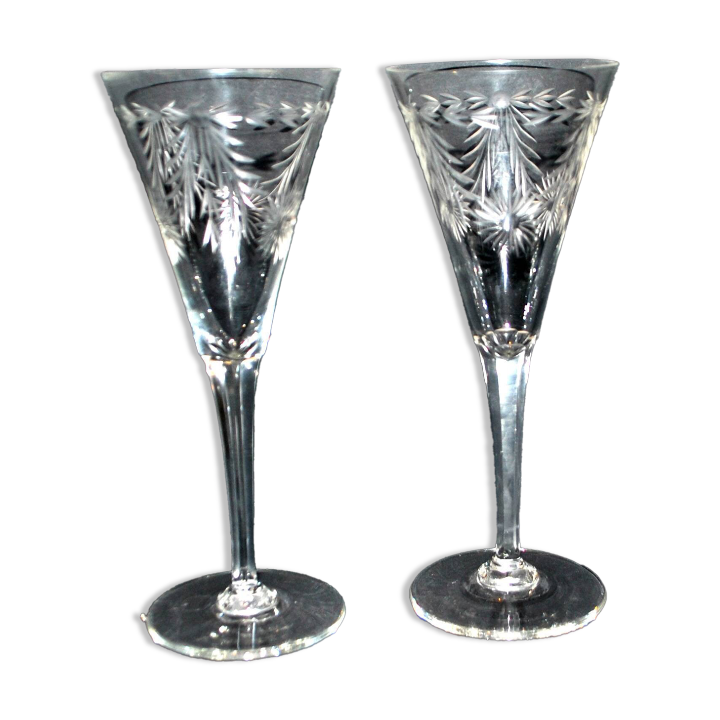 Set of 2 Roemer wine glasses in Saint-Louis crystal? engraved with the garland wheel 1900 H20cm