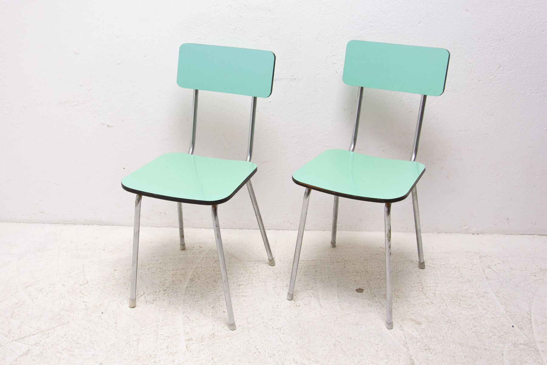 Paire de chaises café en formica de couleur tchécoslovaque, années 1960