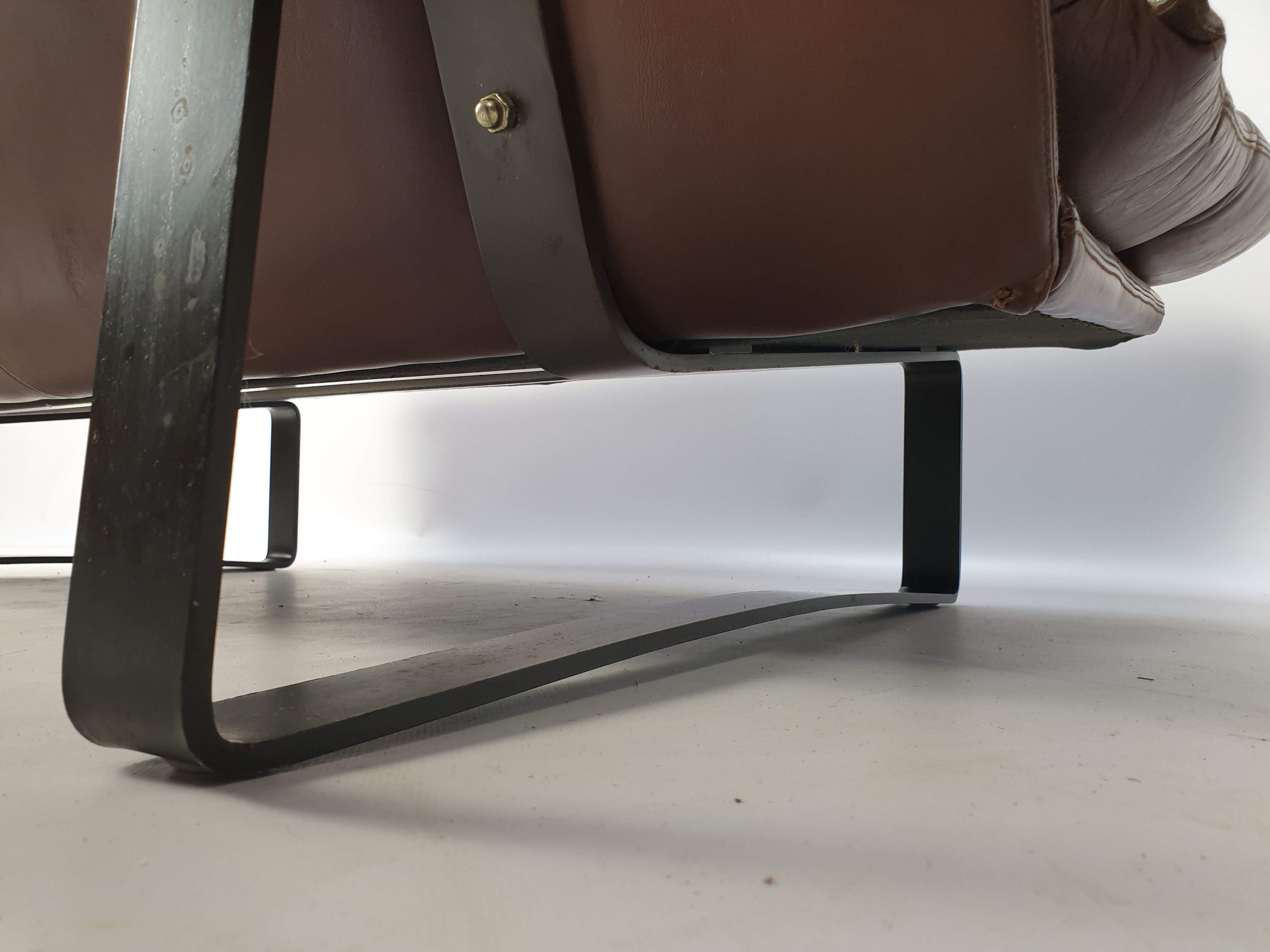 Vintage leather sofa by Kho Liang ie for Artifort, 1960s