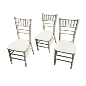 chaises en bois blanches